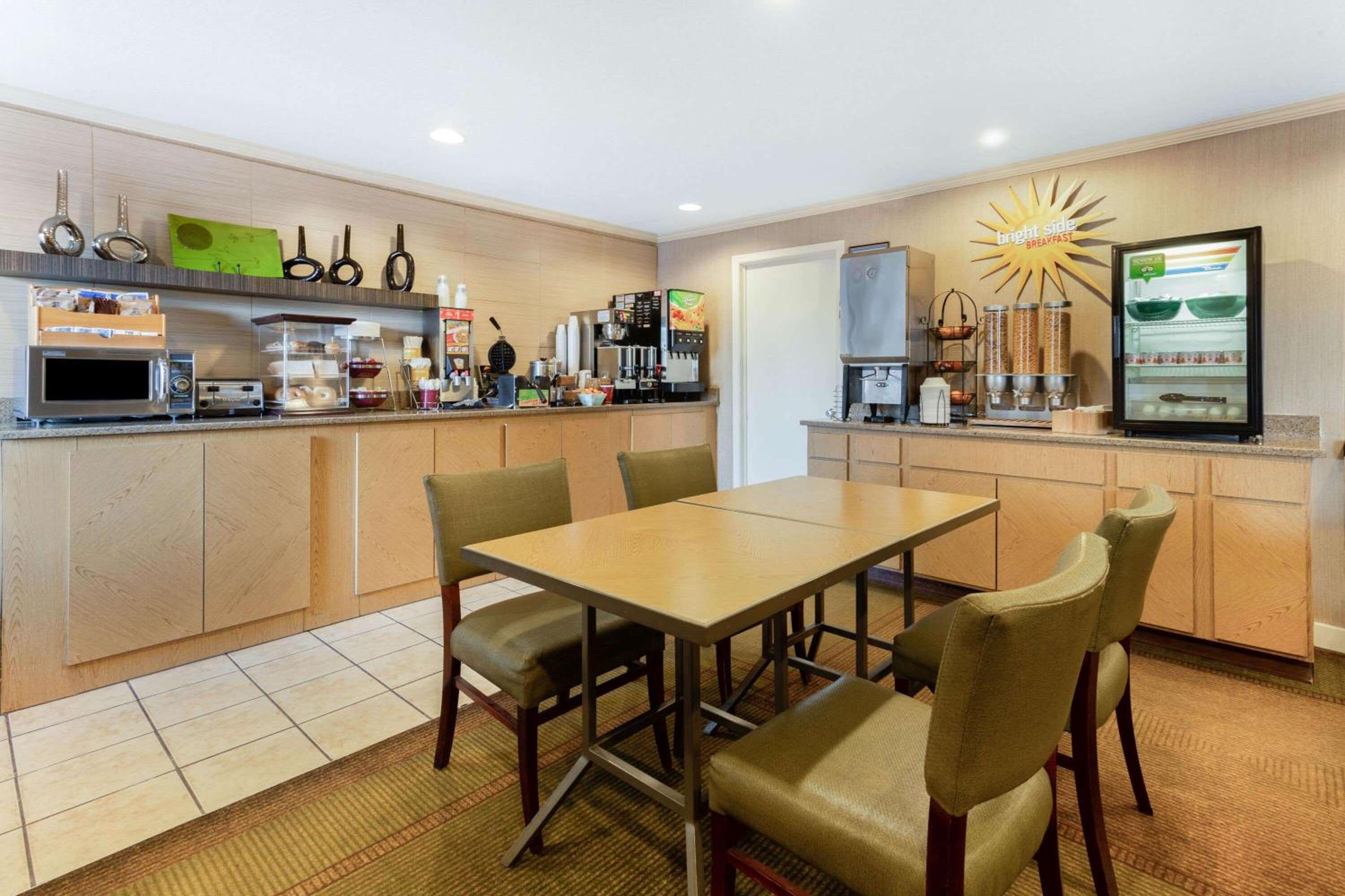 La Quinta Inn by Wyndham Chicago Willowbrook - Property Image 39