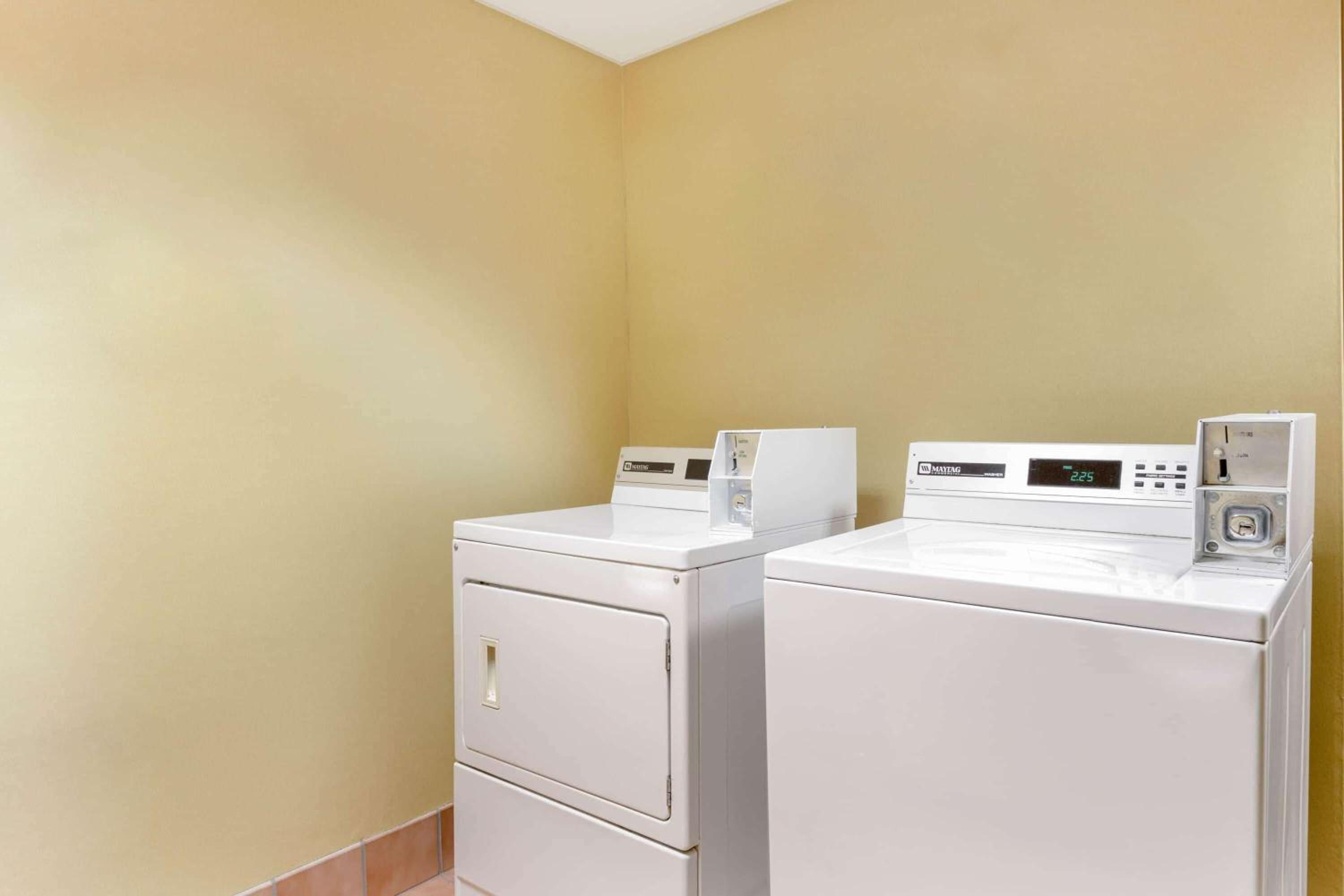 La Quinta Inn by Wyndham Chicago Willowbrook - Property Image 2