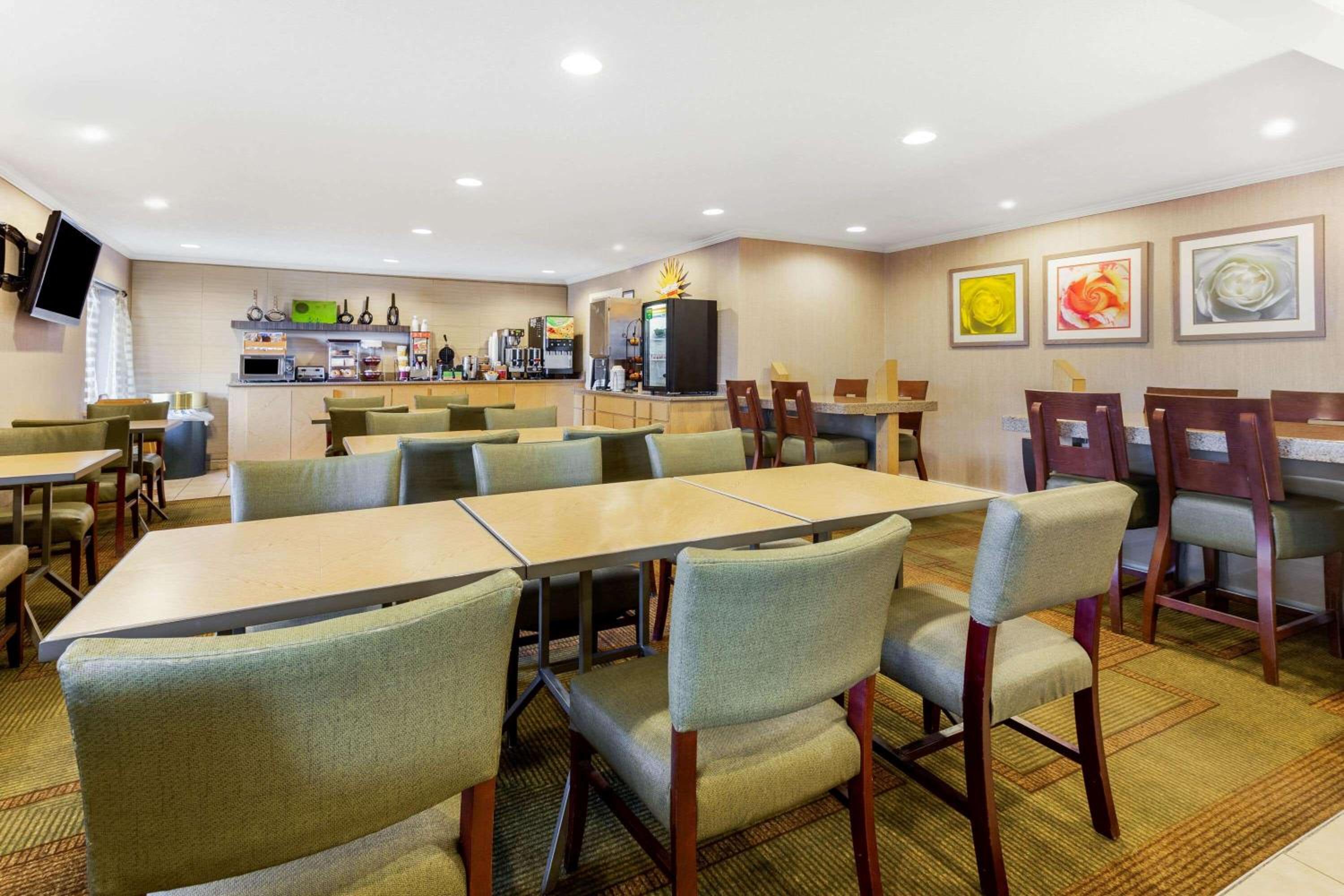 La Quinta Inn by Wyndham Chicago Willowbrook - Property Image 38