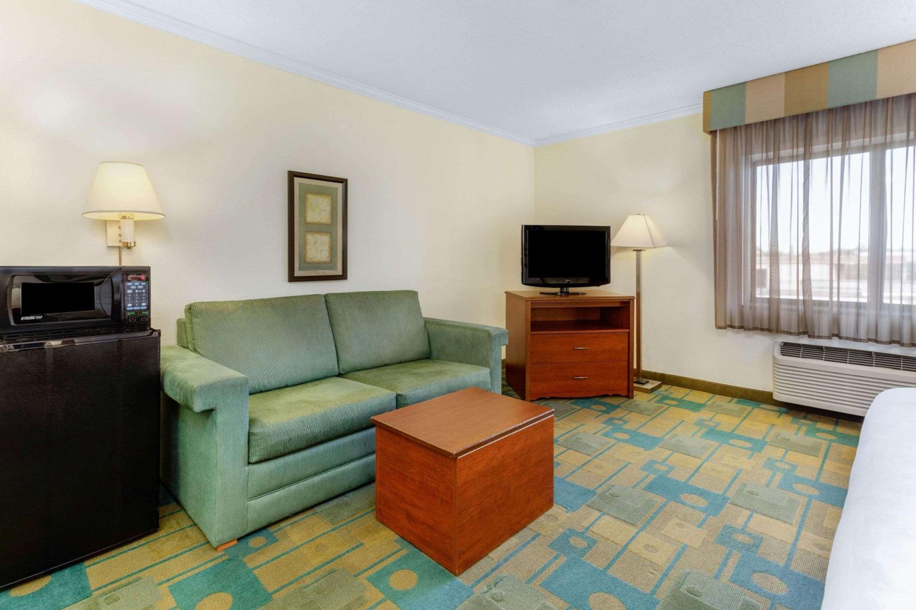 La Quinta Inn by Wyndham Chicago Willowbrook - Property Image 16