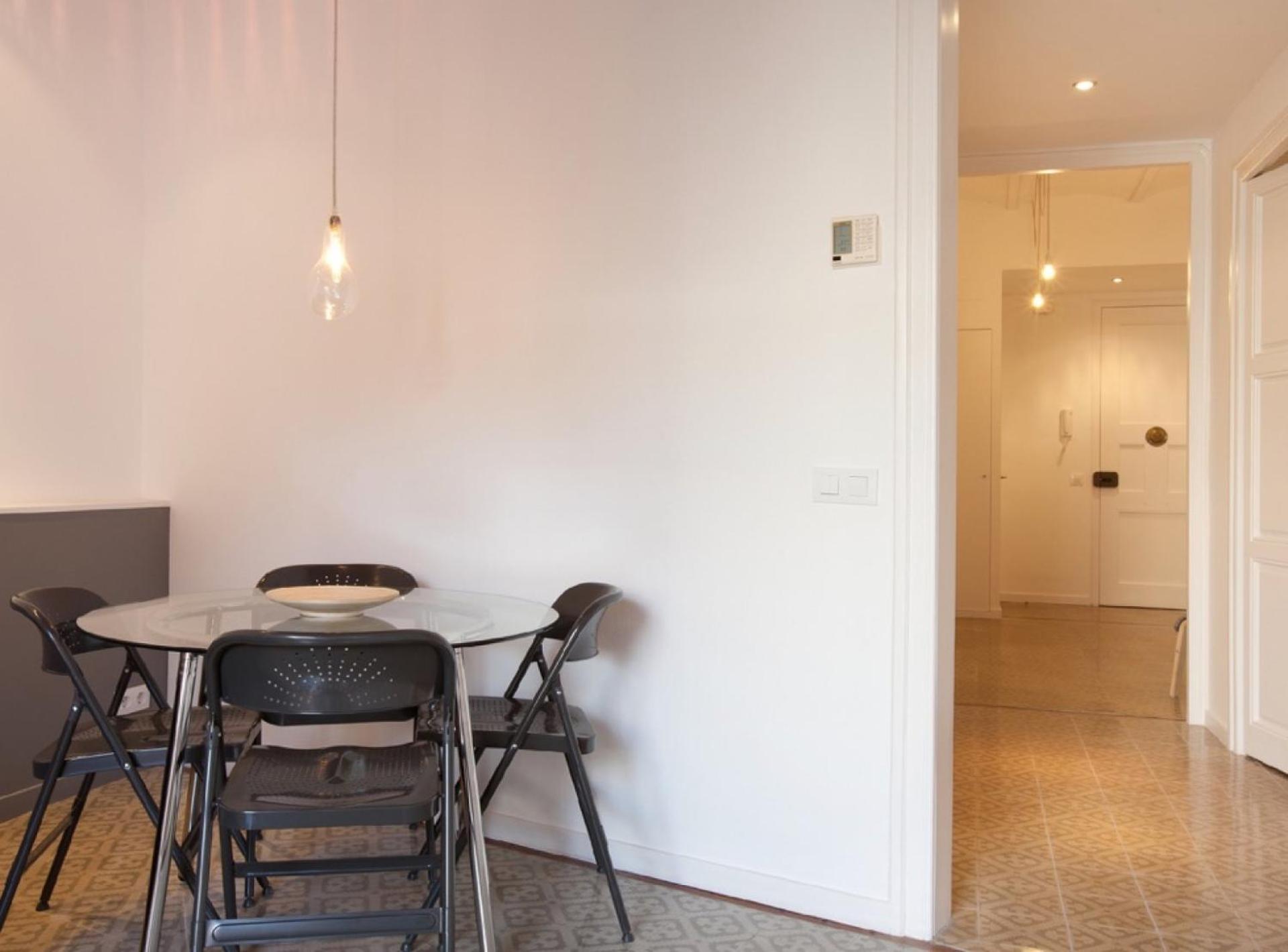 Napoles · Modernist flat close to Sagrada Familia photo 5