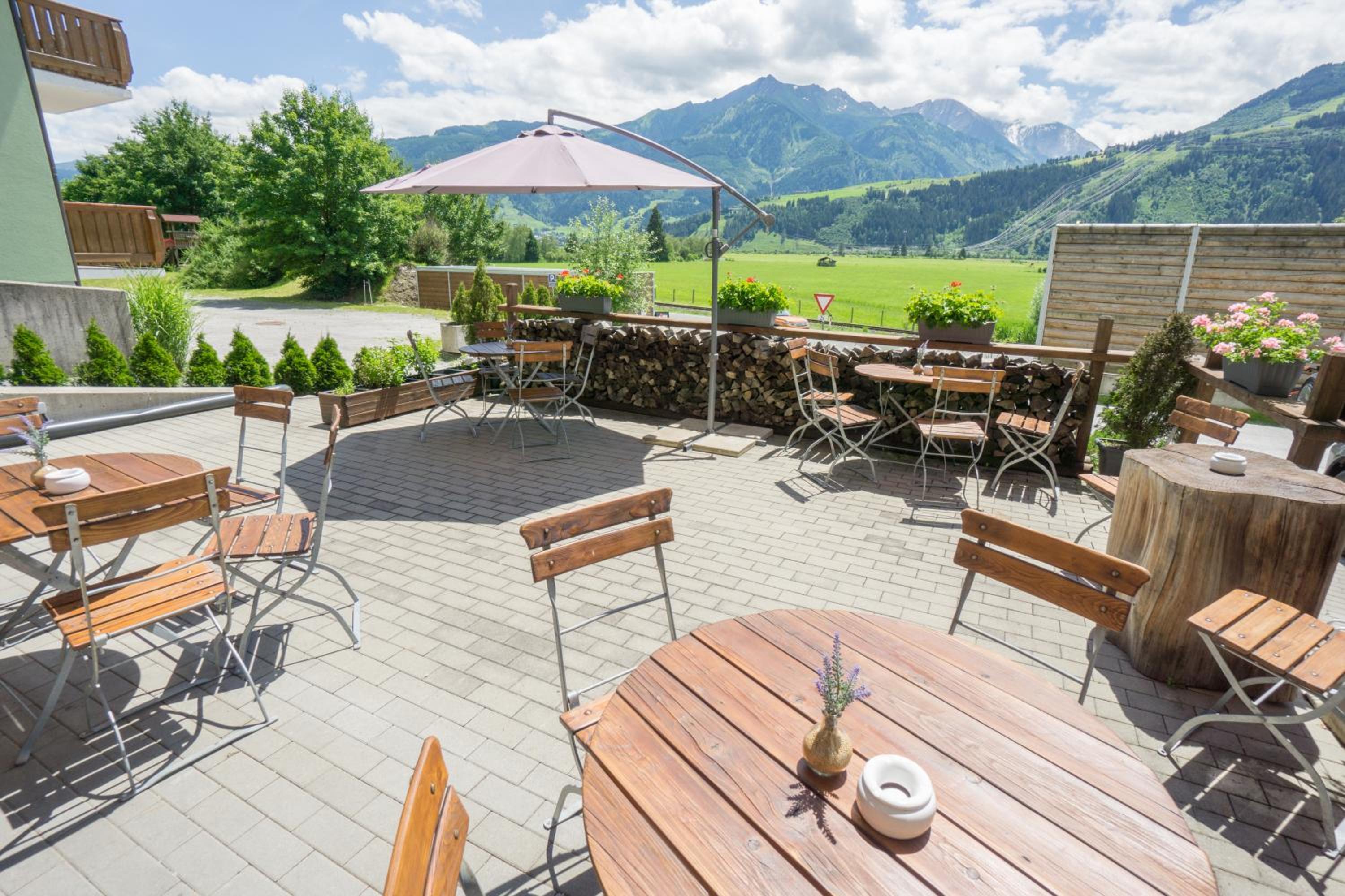 Praga Apartments & Restaurant Zell am See-Kaprun