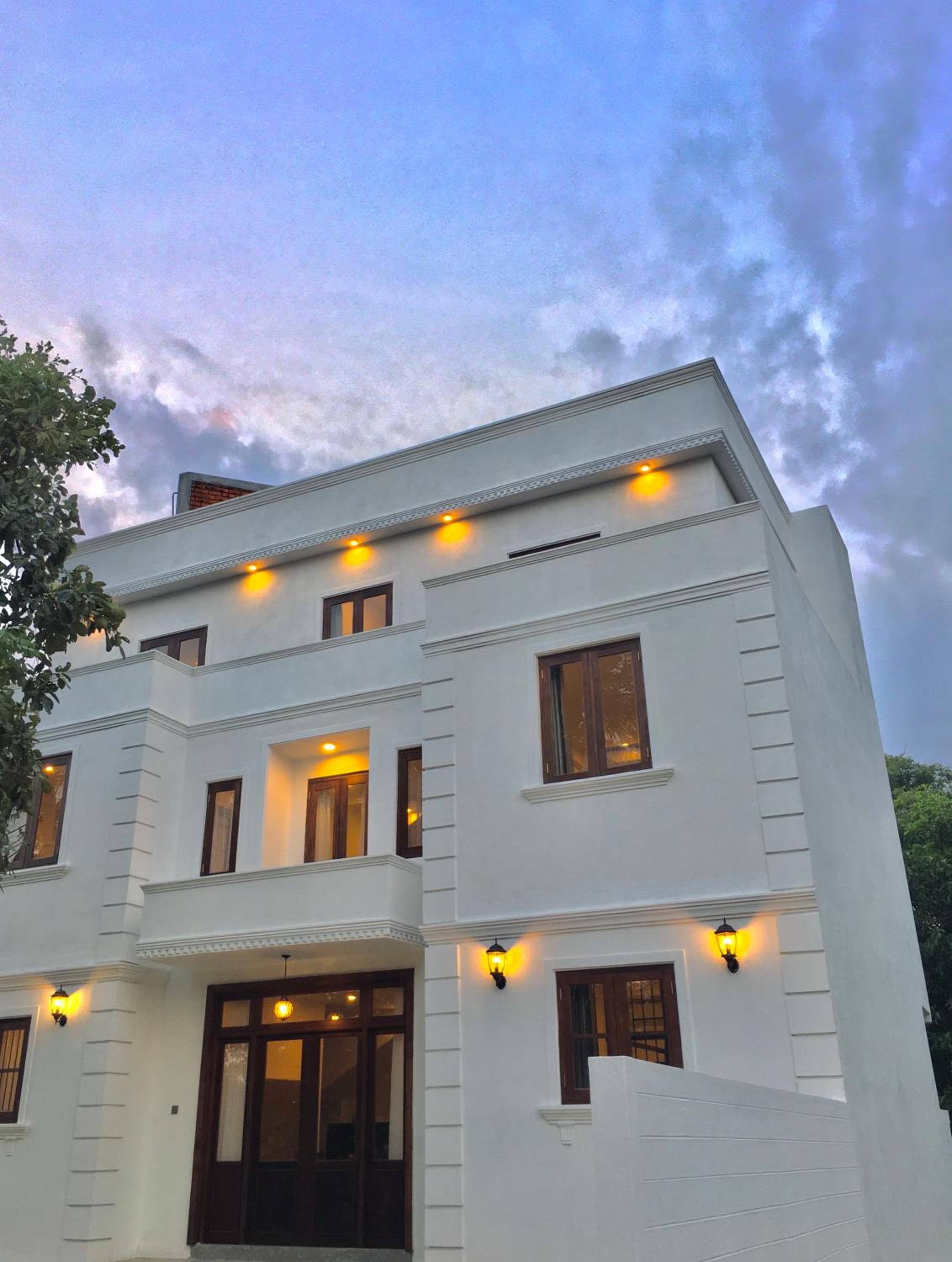 Hotel Grand Elephant Mirissa - Image 1