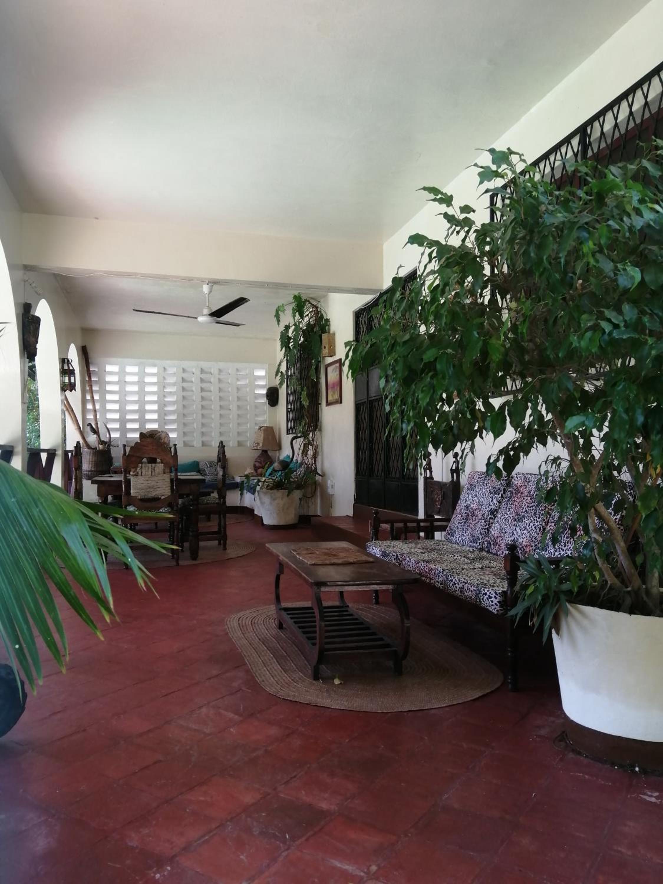 Sunset Villa's Tropical Garden House