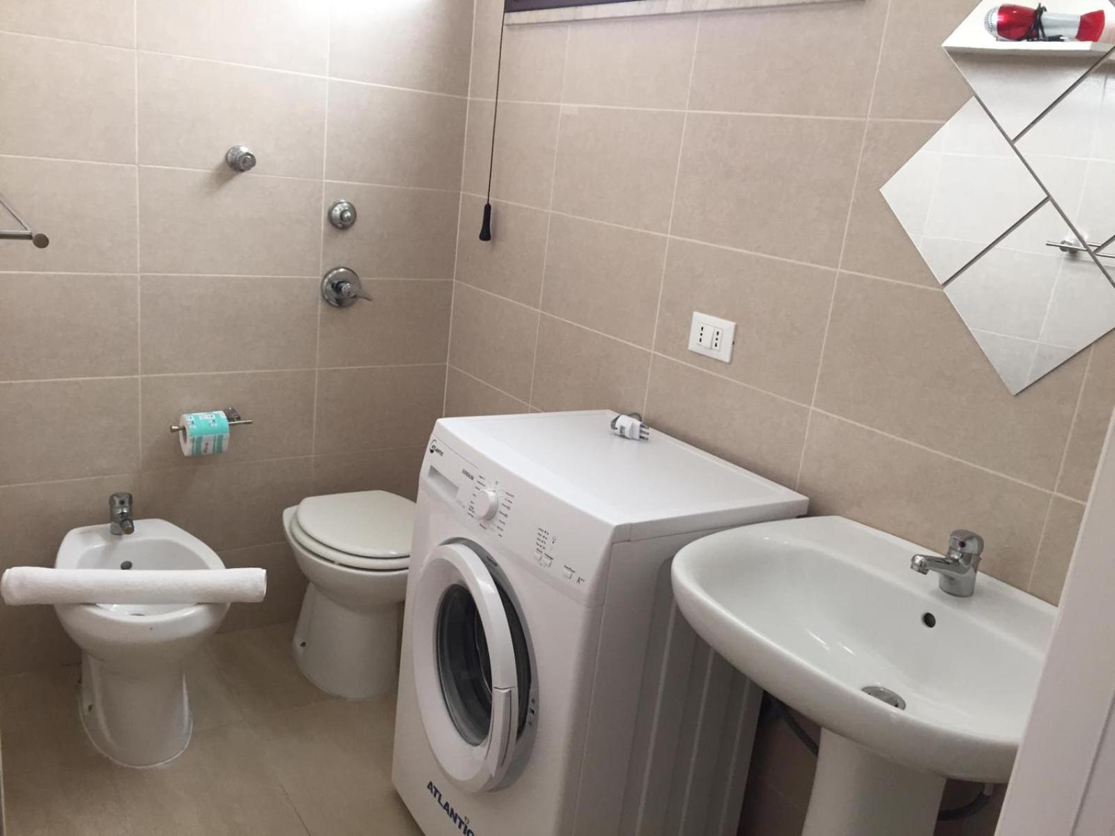 Sun Beach Apartment en Trapani — bathroom