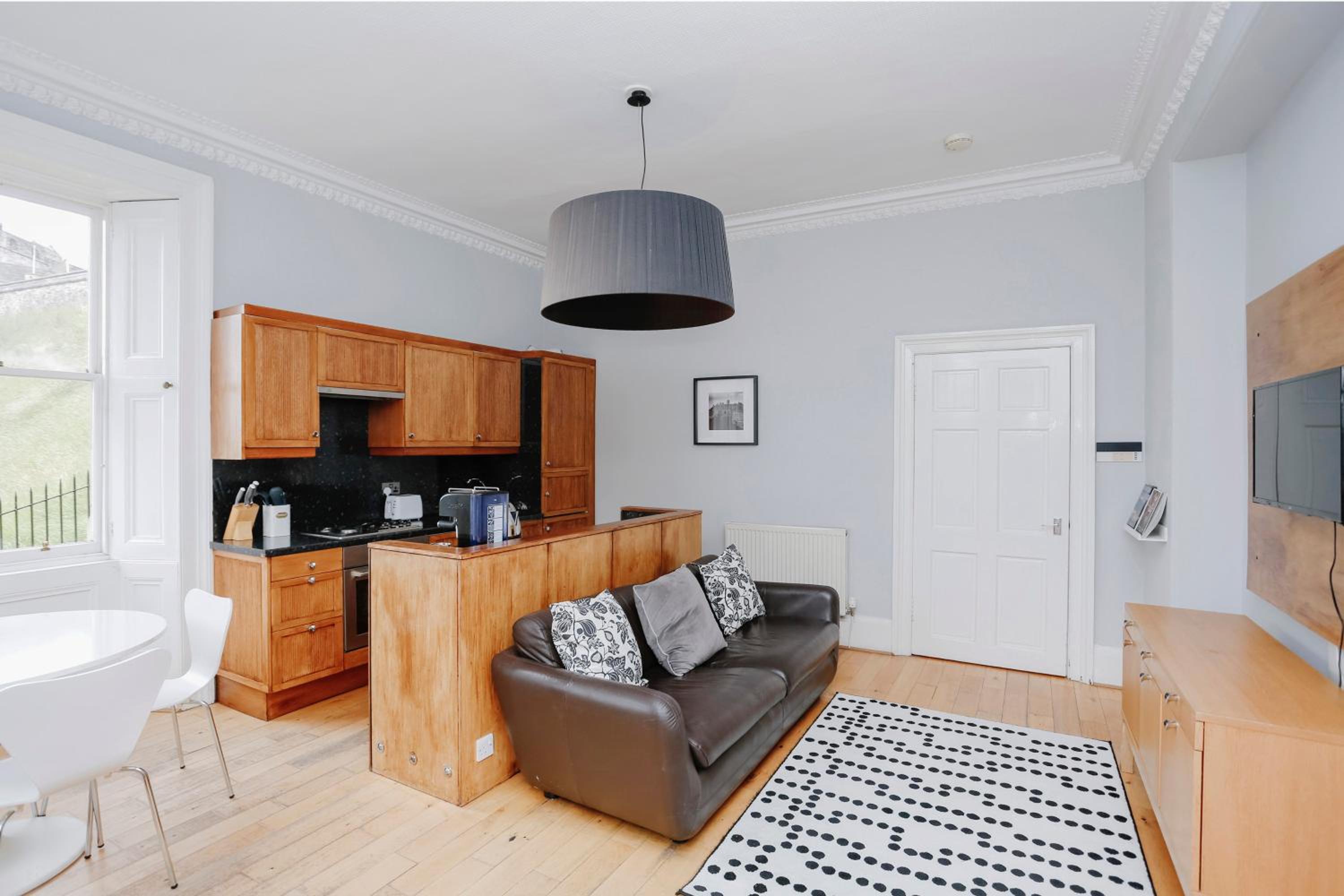 JOIVY Lovely Flat in the Heart of Edinburgh view 2