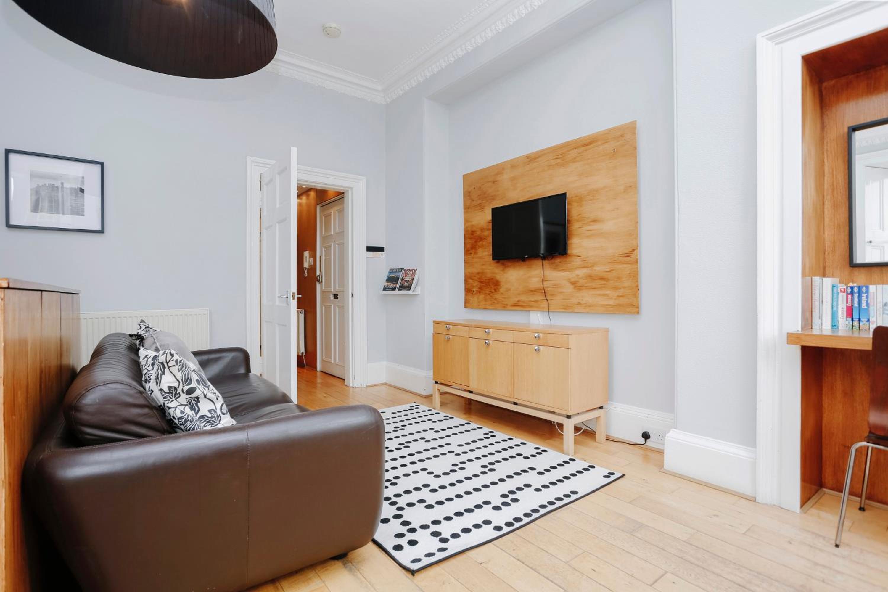 JOIVY Lovely Flat in the Heart of Edinburgh view 4