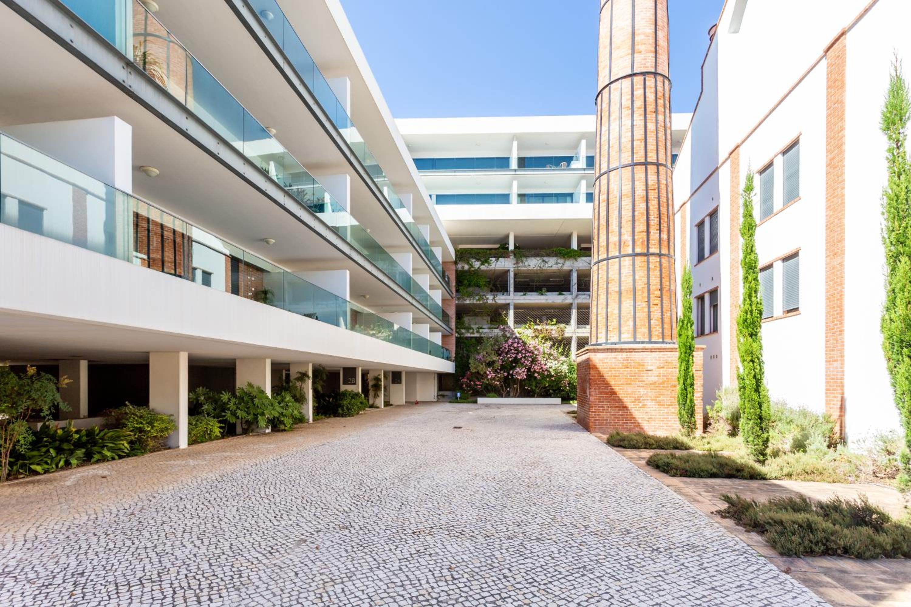 Fábrica Lagos - Meia Praia Flat T2 view 2