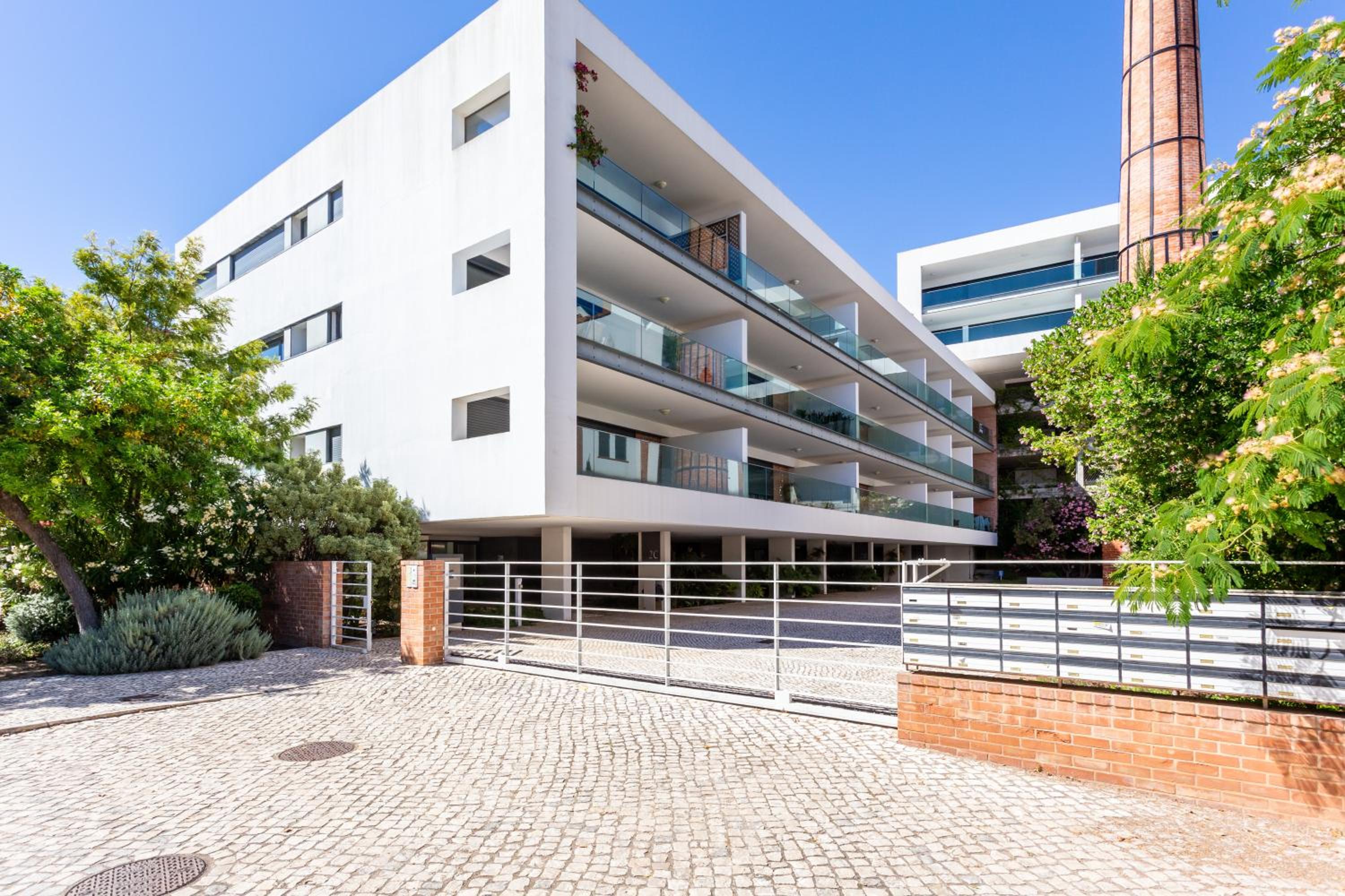 Fábrica Lagos - Meia Praia Flat T2 view 3