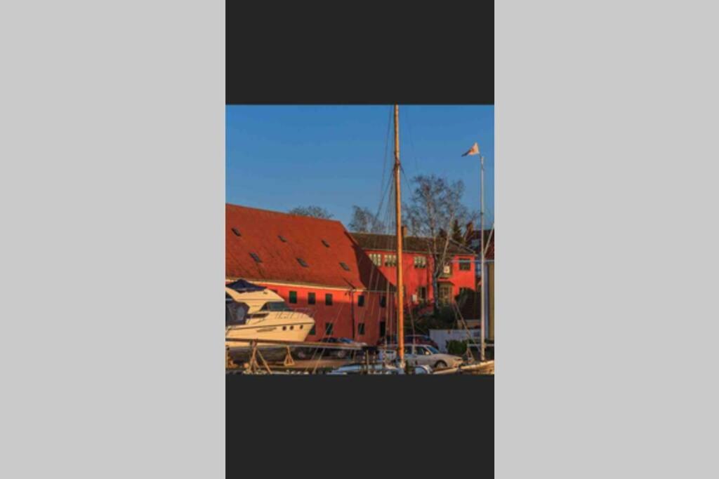 Charmerende byhus i Præstø centrum