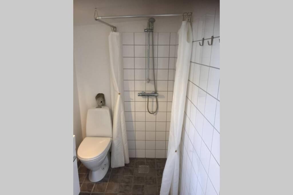 Charmerende byhus i Præstø centrum
