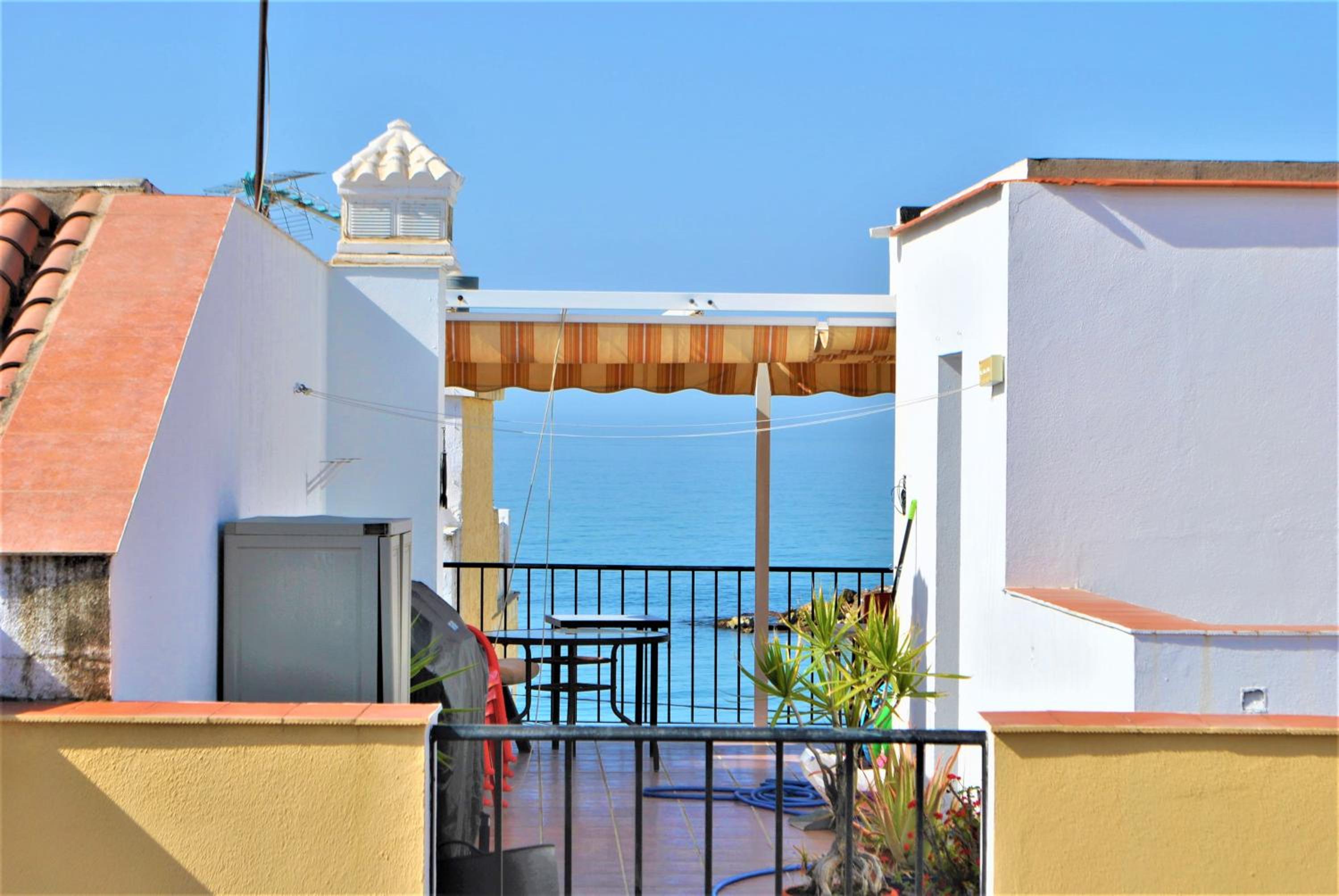 Small building with 2 apartments photo 3