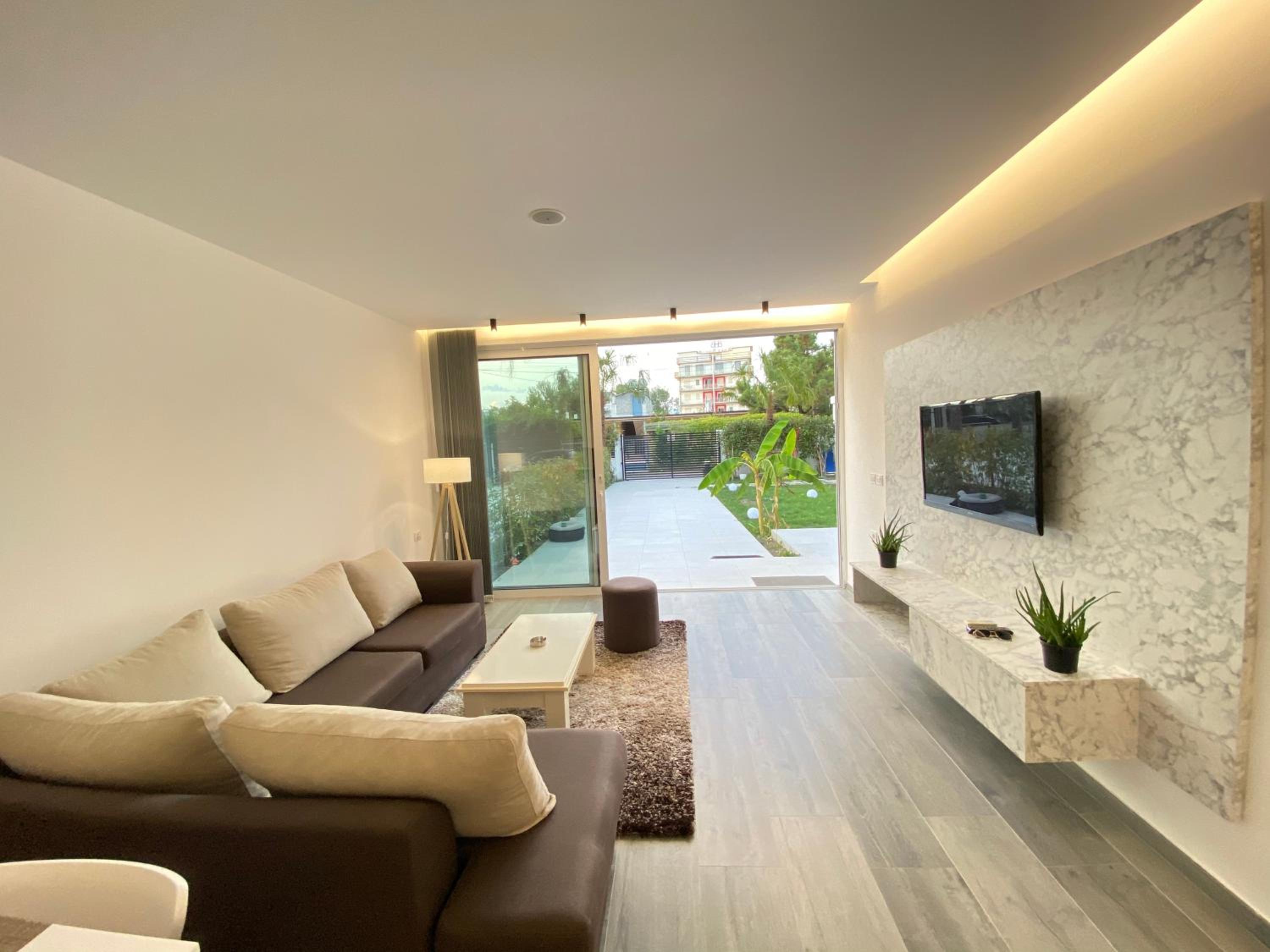 White Beach Villa 1 - Luxury