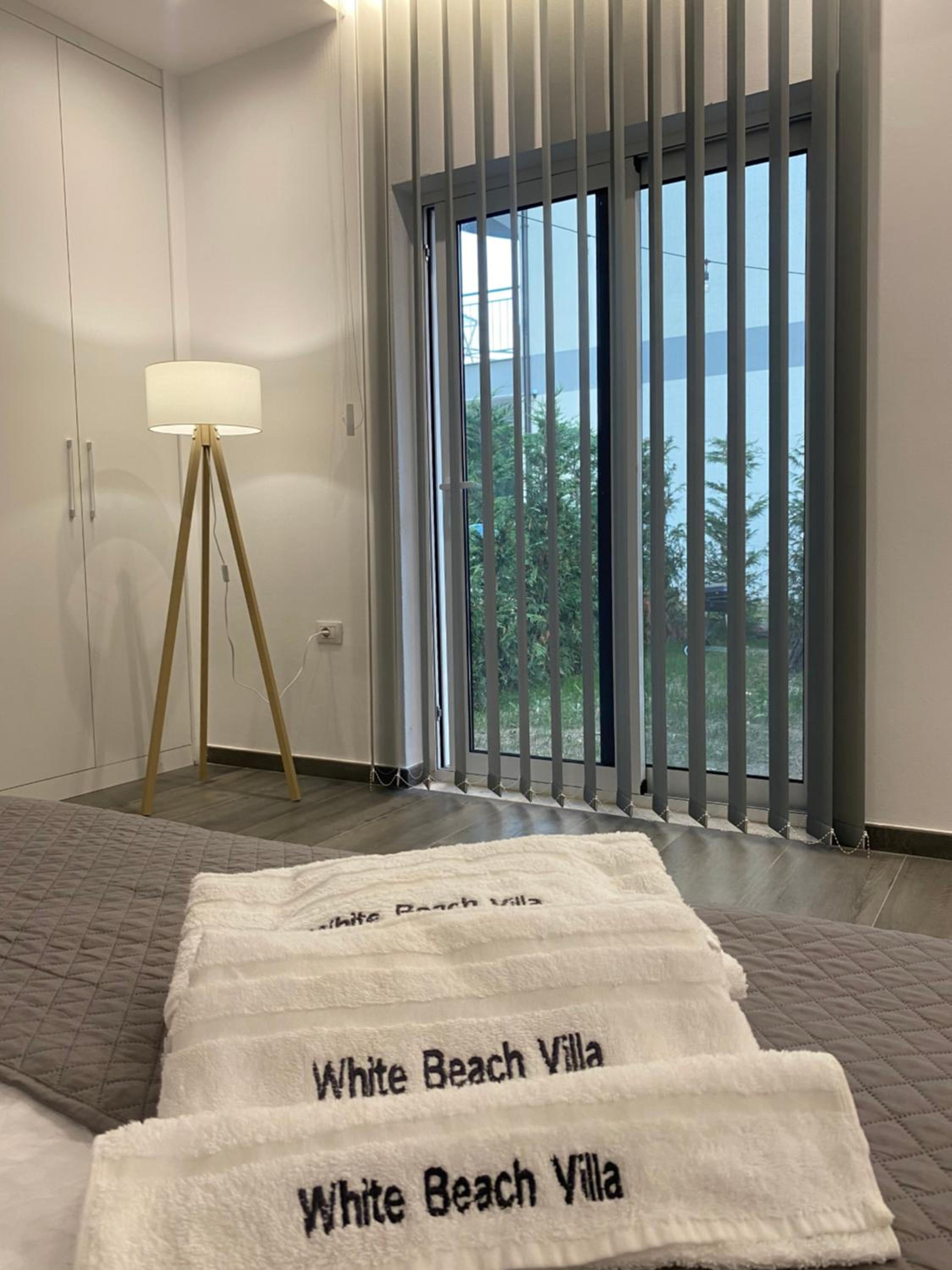 White Beach Villa 1 - Luxury