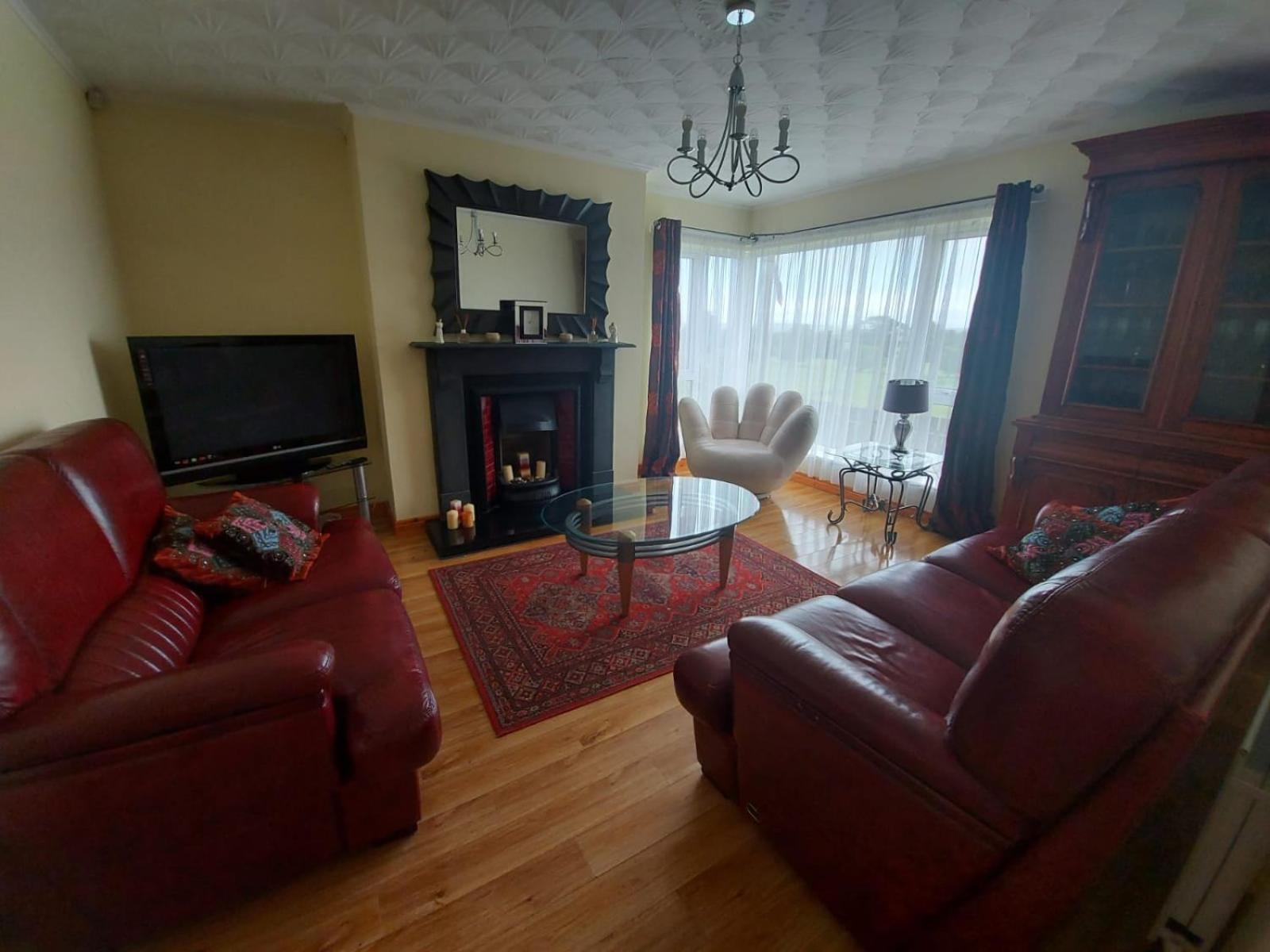HOMELY YELLOW BUNGALOW -Articlave-near Castlerock