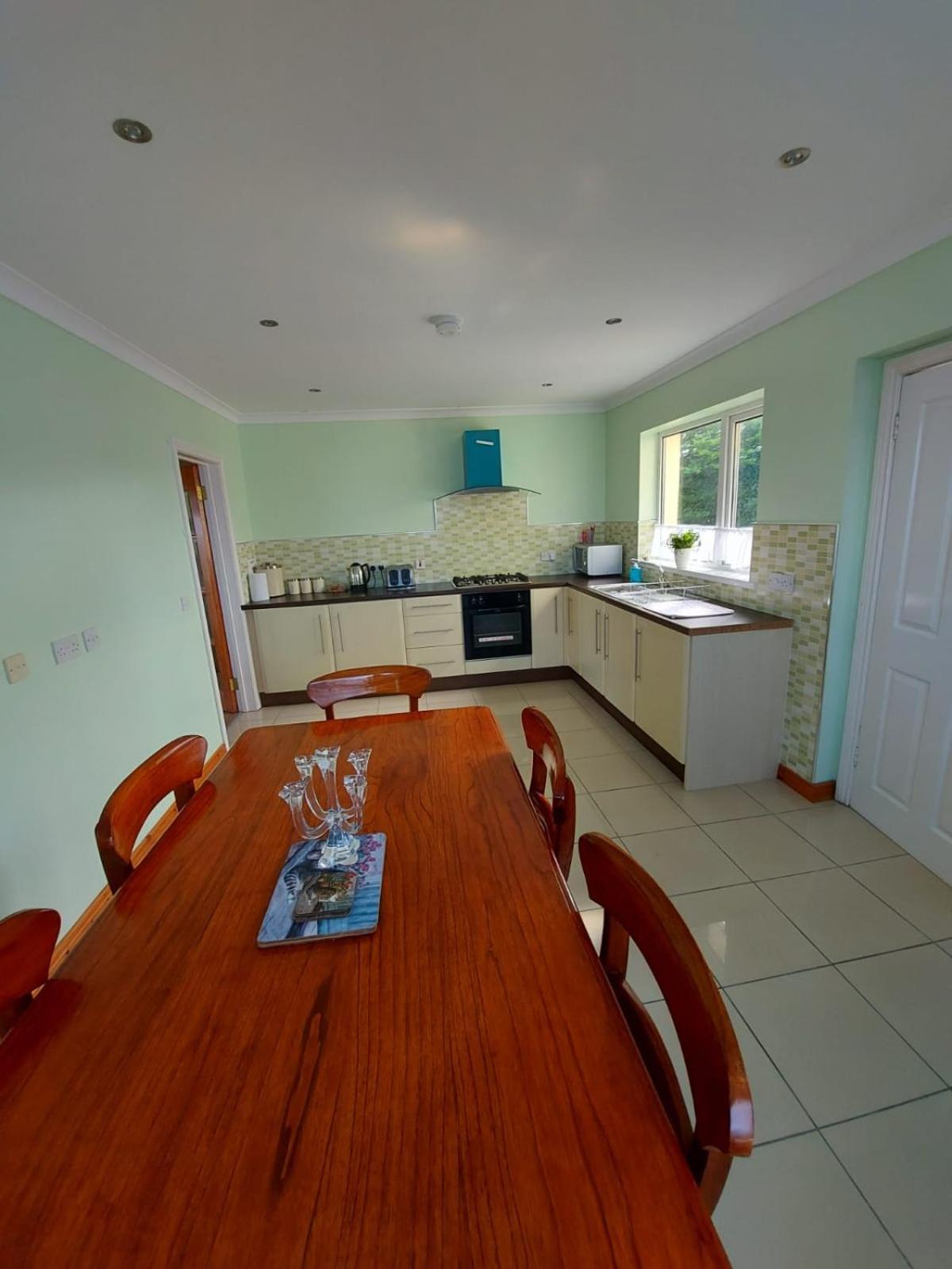 HOMELY YELLOW BUNGALOW -Articlave-near Castlerock