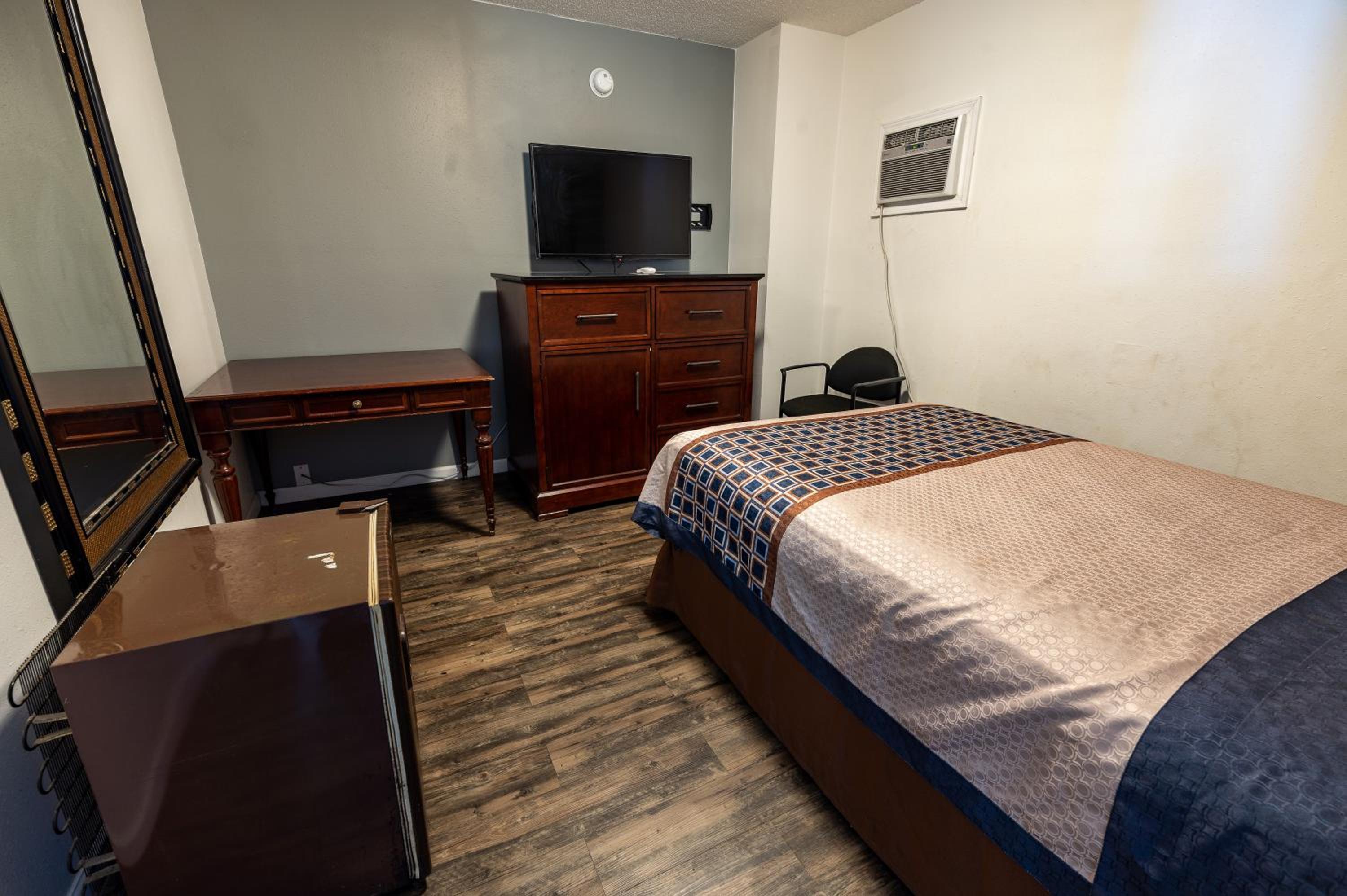Russellville Vacations - American Inn  Suites Russellville - Property Image 4
