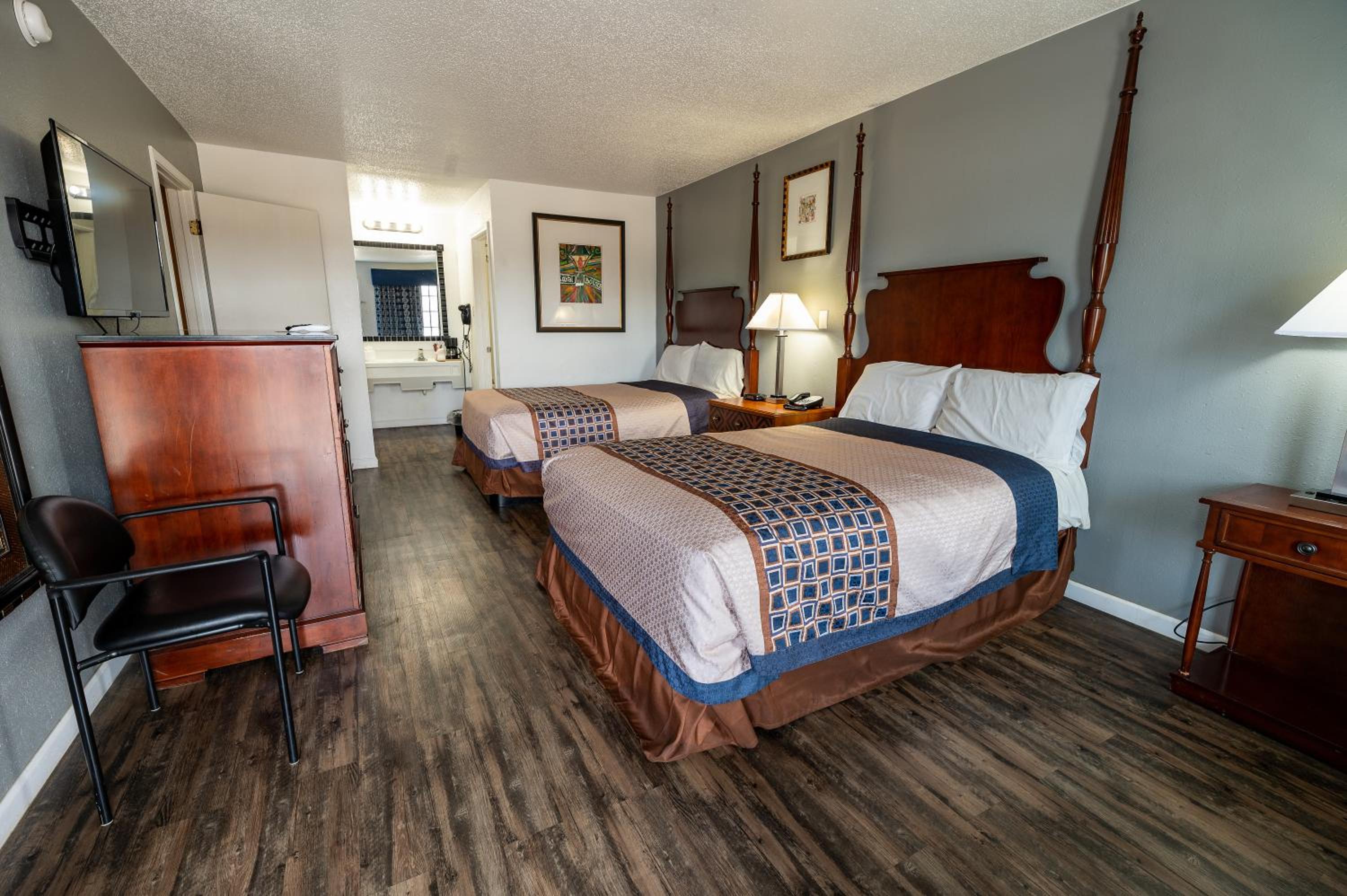 Russellville Vacations - American Inn  Suites Russellville - Property Image 10