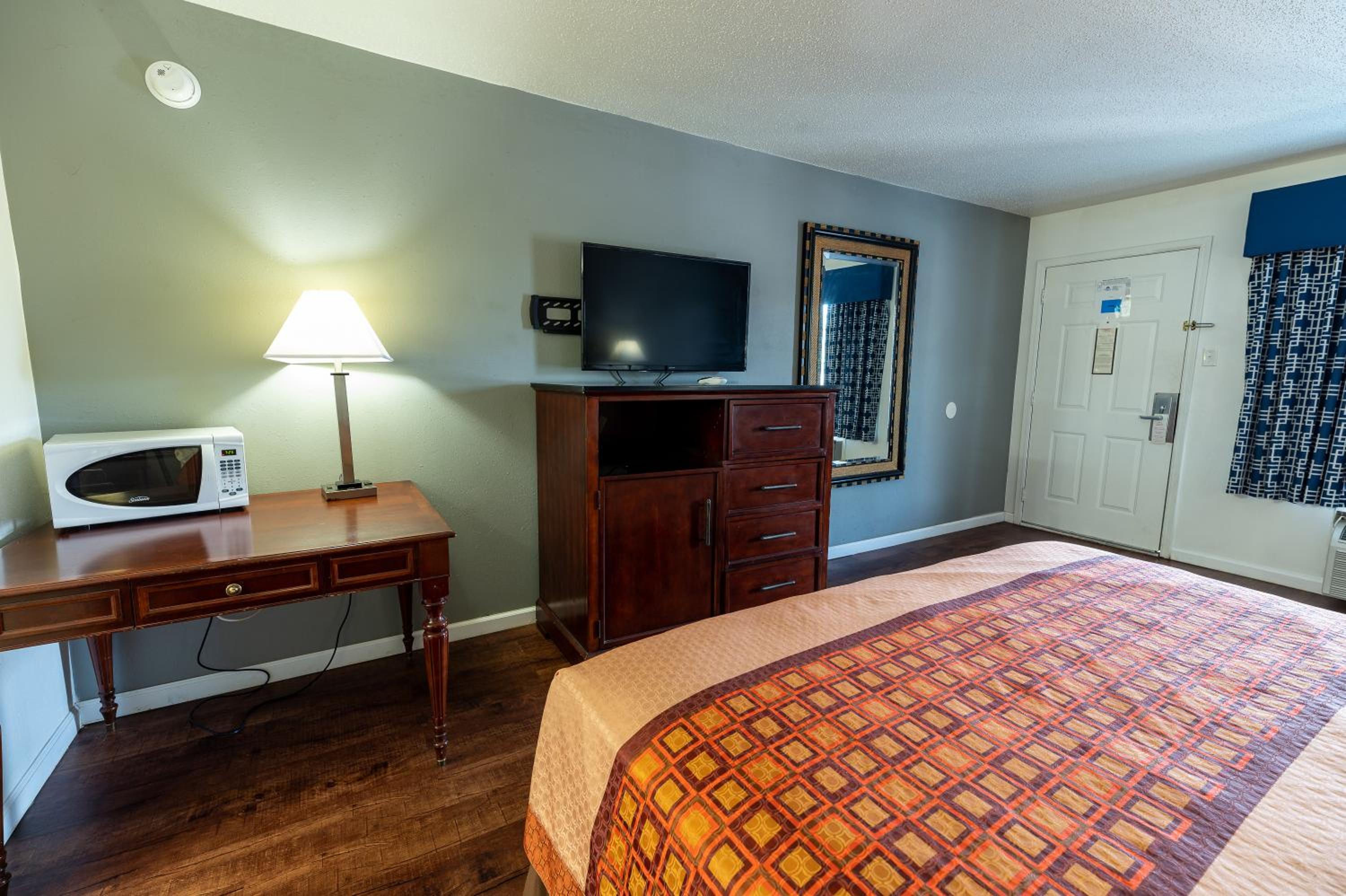 Russellville Vacations - American Inn  Suites Russellville - Property Image 13