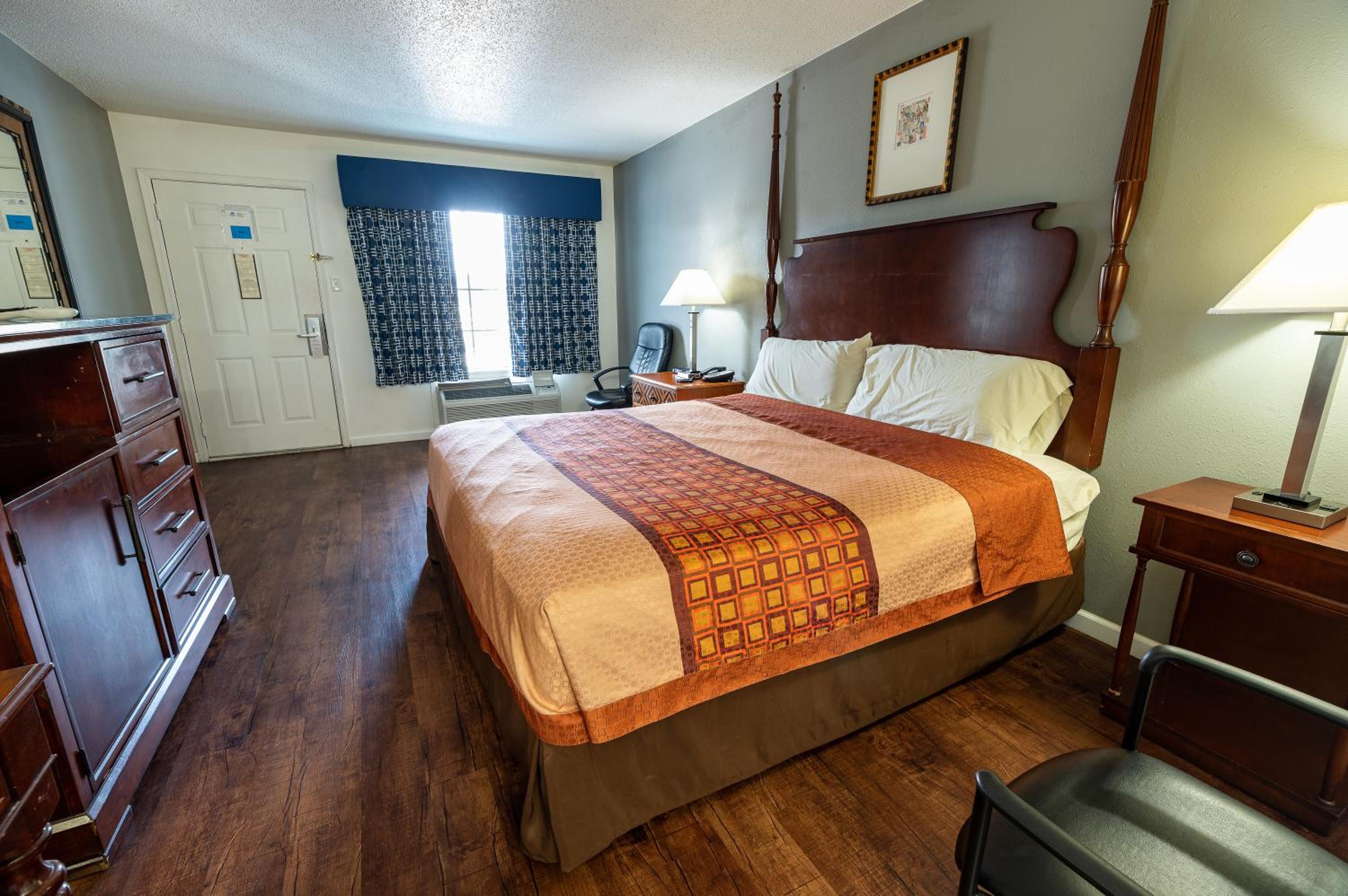 Russellville Vacations - American Inn  Suites Russellville - Property Image 14