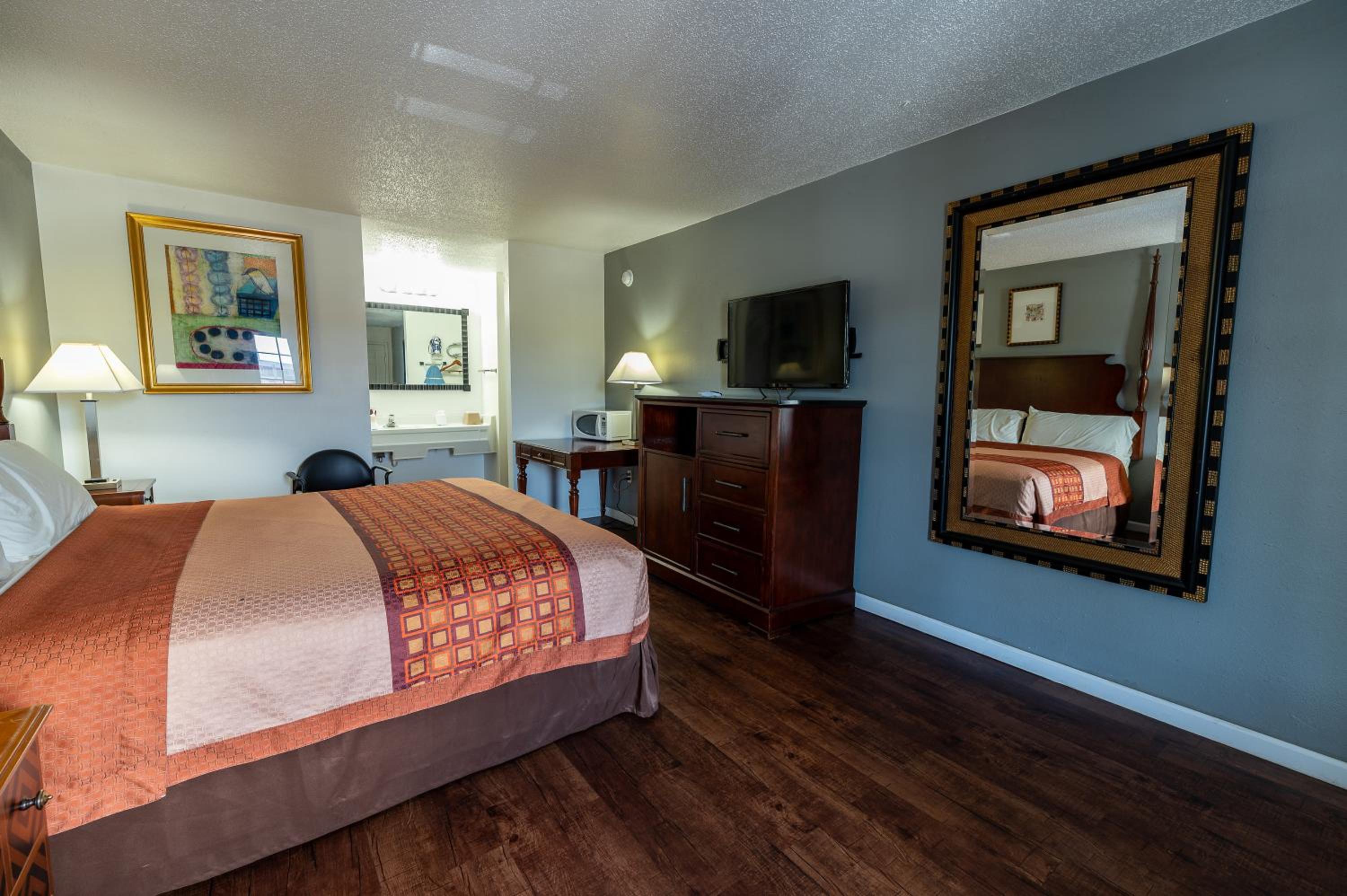 Russellville Vacations - American Inn  Suites Russellville - Property Image 15