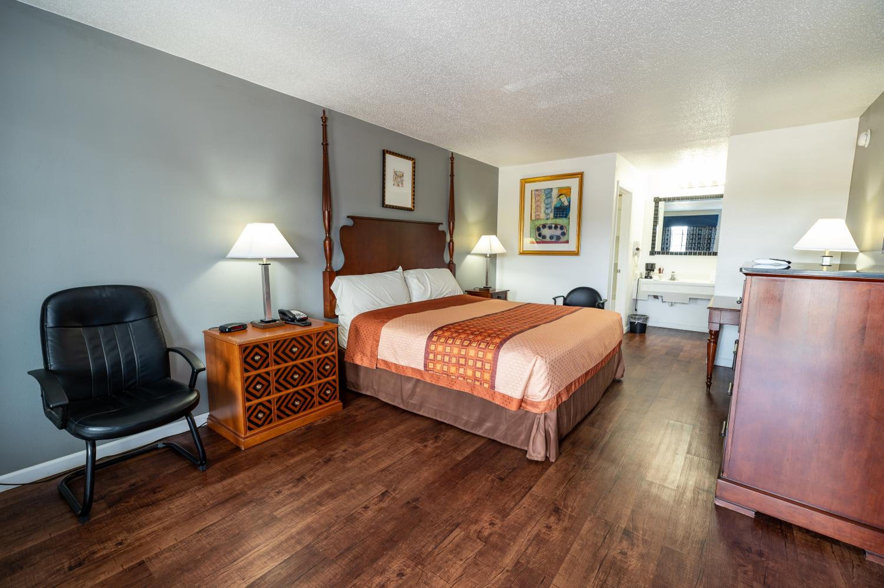 Russellville Vacations - American Inn  Suites Russellville - Property Image 2