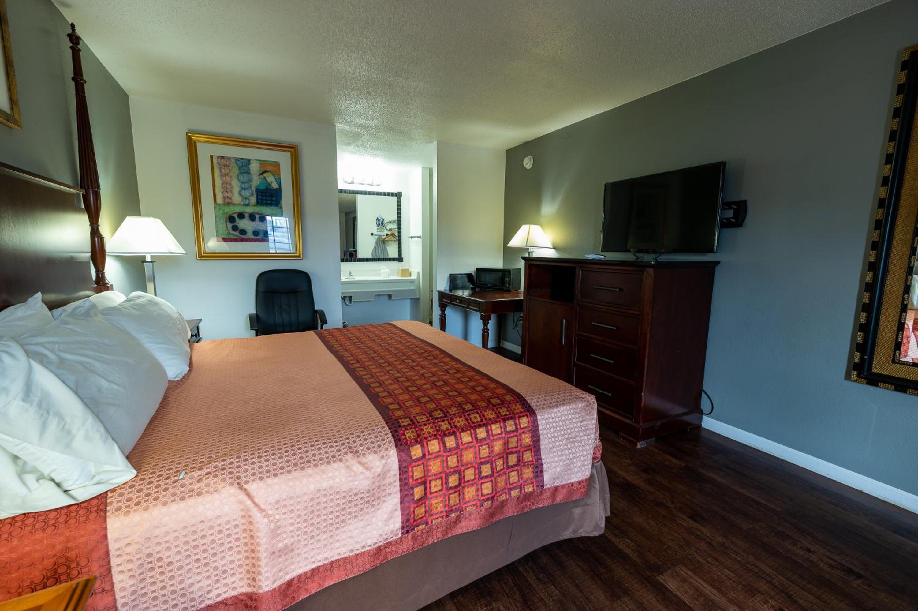 Russellville Vacations - American Inn  Suites Russellville - Property Image 3
