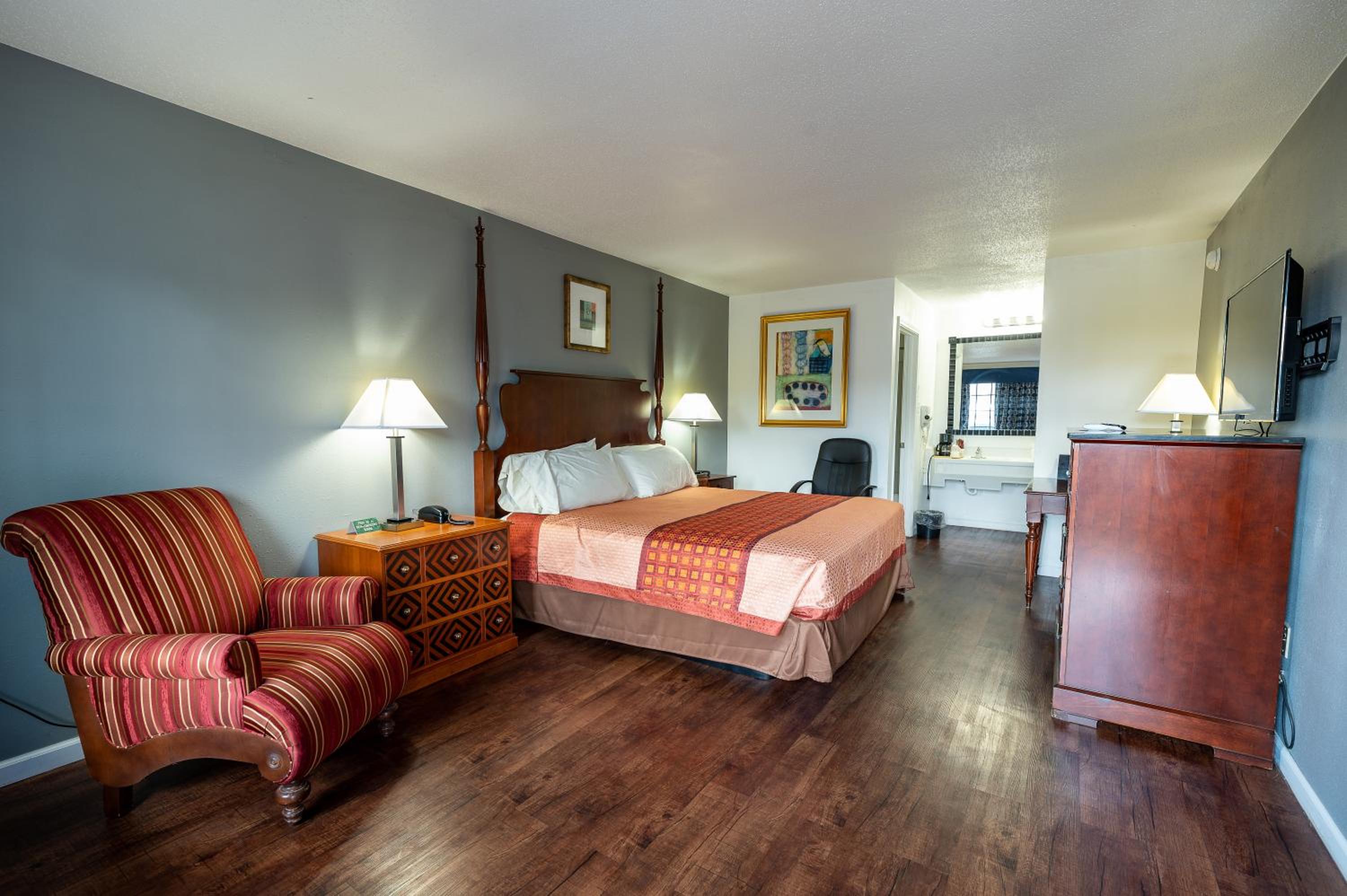 Russellville Vacations - American Inn  Suites Russellville - Property Image 27