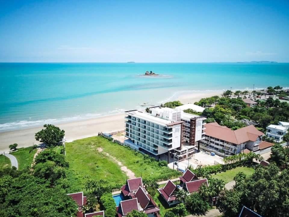 Beachfront Escape Studio E265 view 3