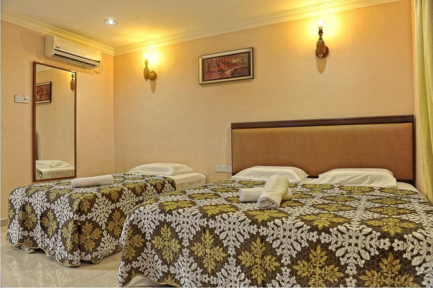 Penarak Bamboo Beach Motel