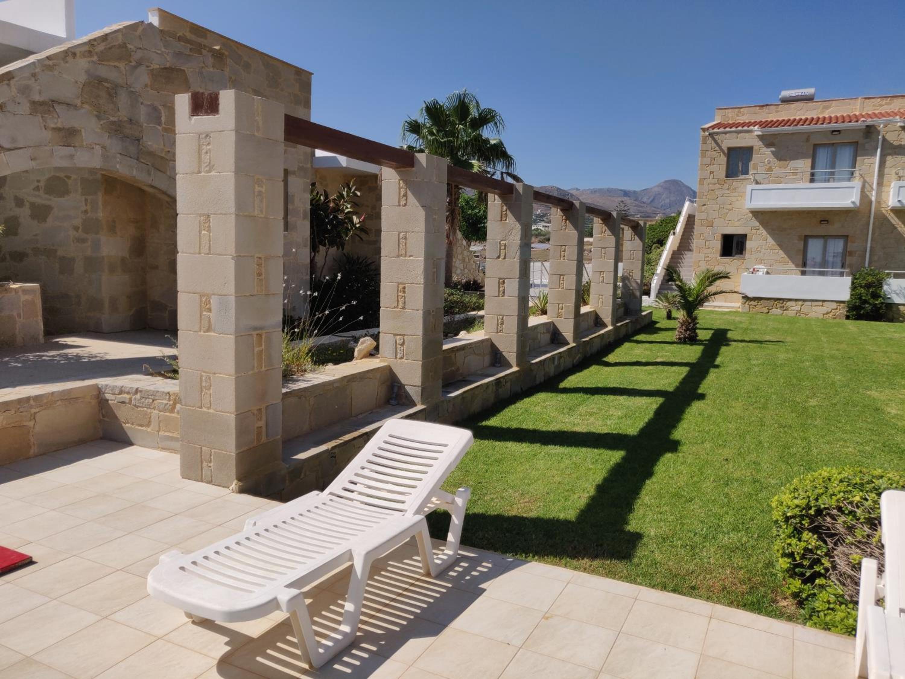 Viglia Beach Apartments view 4