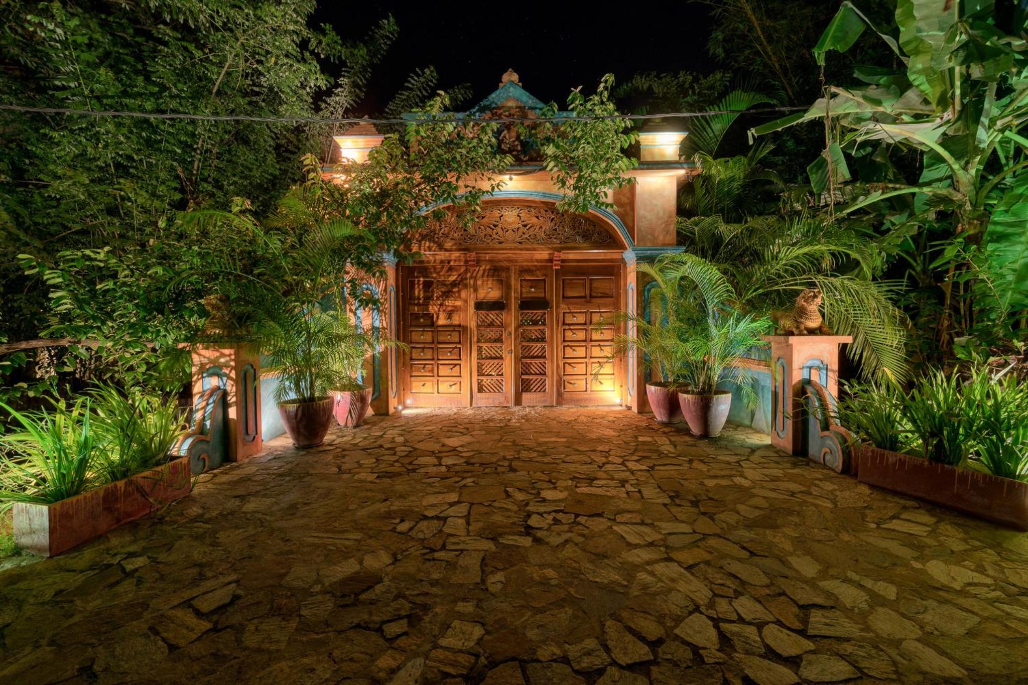 D Canal House