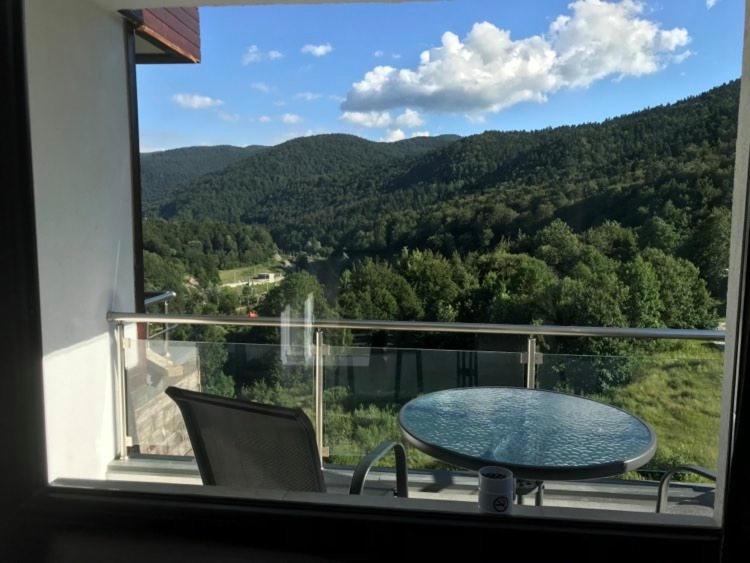 Colina Blossom Retreat - Balcony & Free Parking view 4