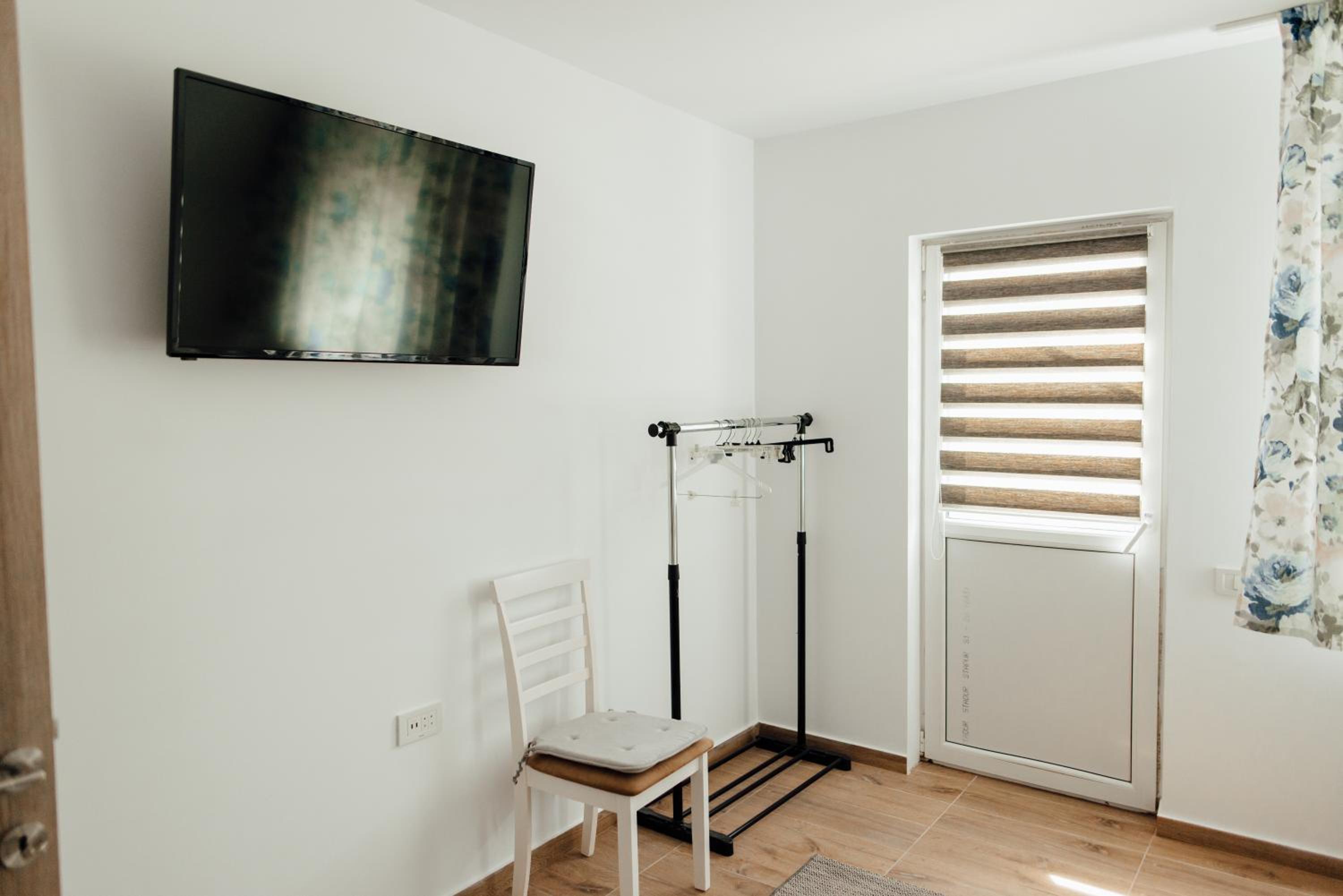Autentic Adorabil Apartment view 5