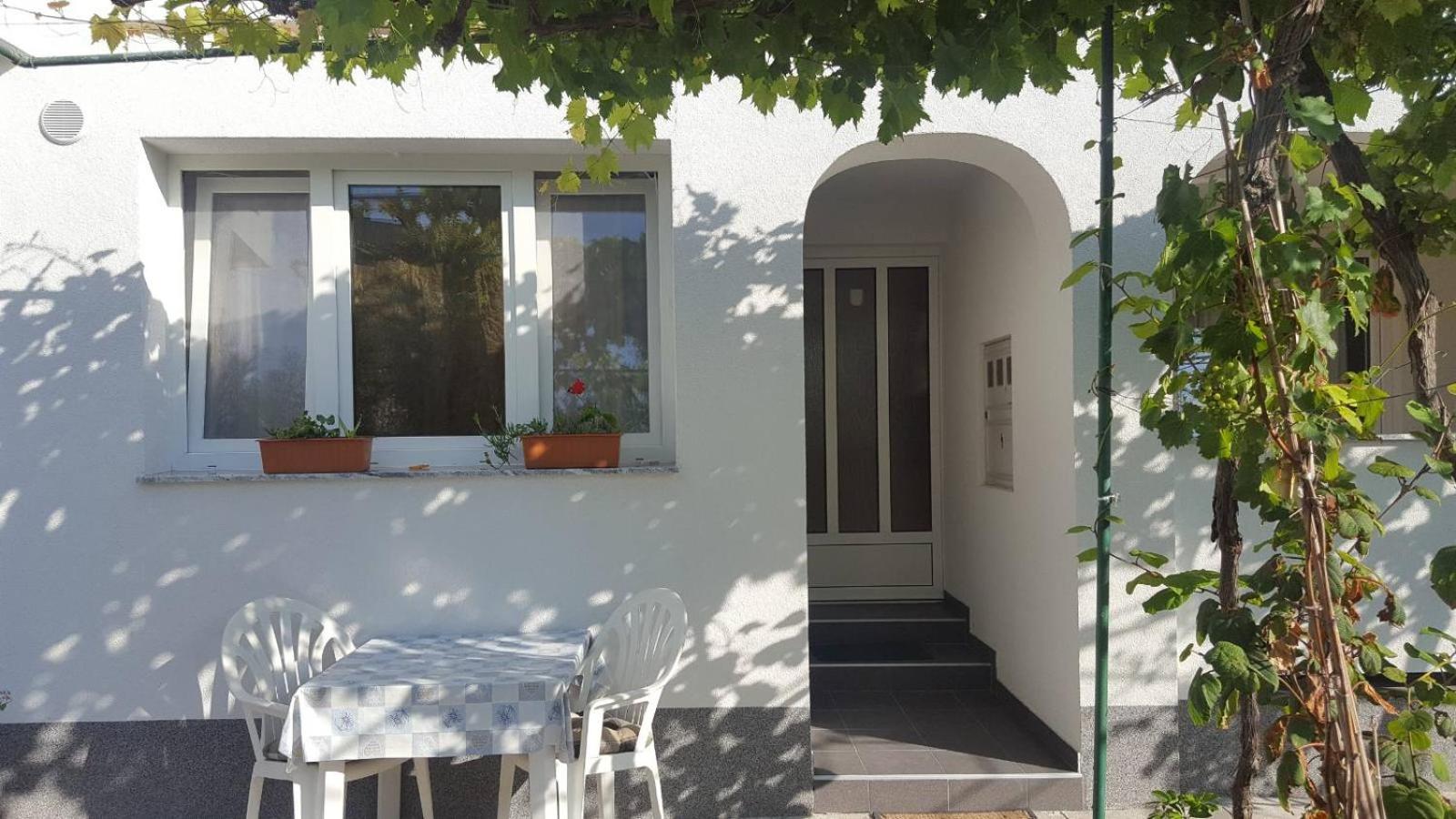 Lovorka Apartmani