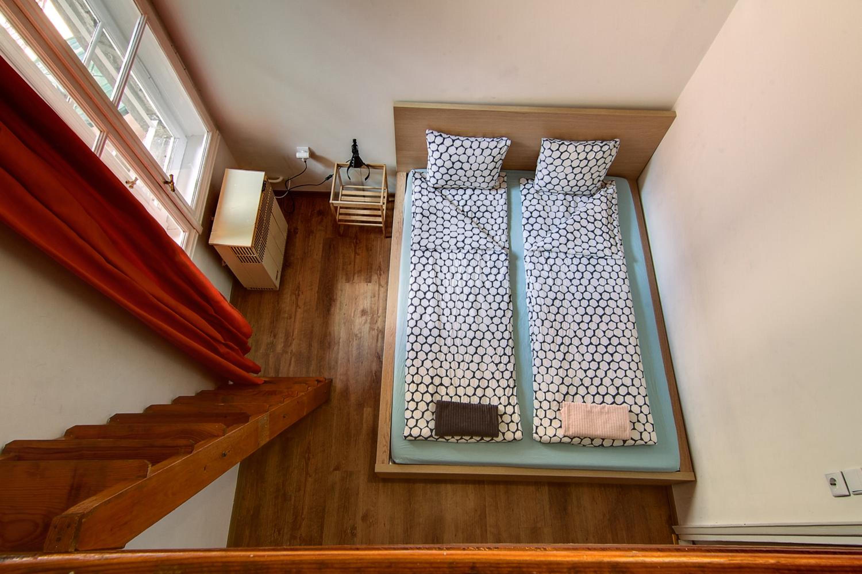 Pal's Hostel and Apartments