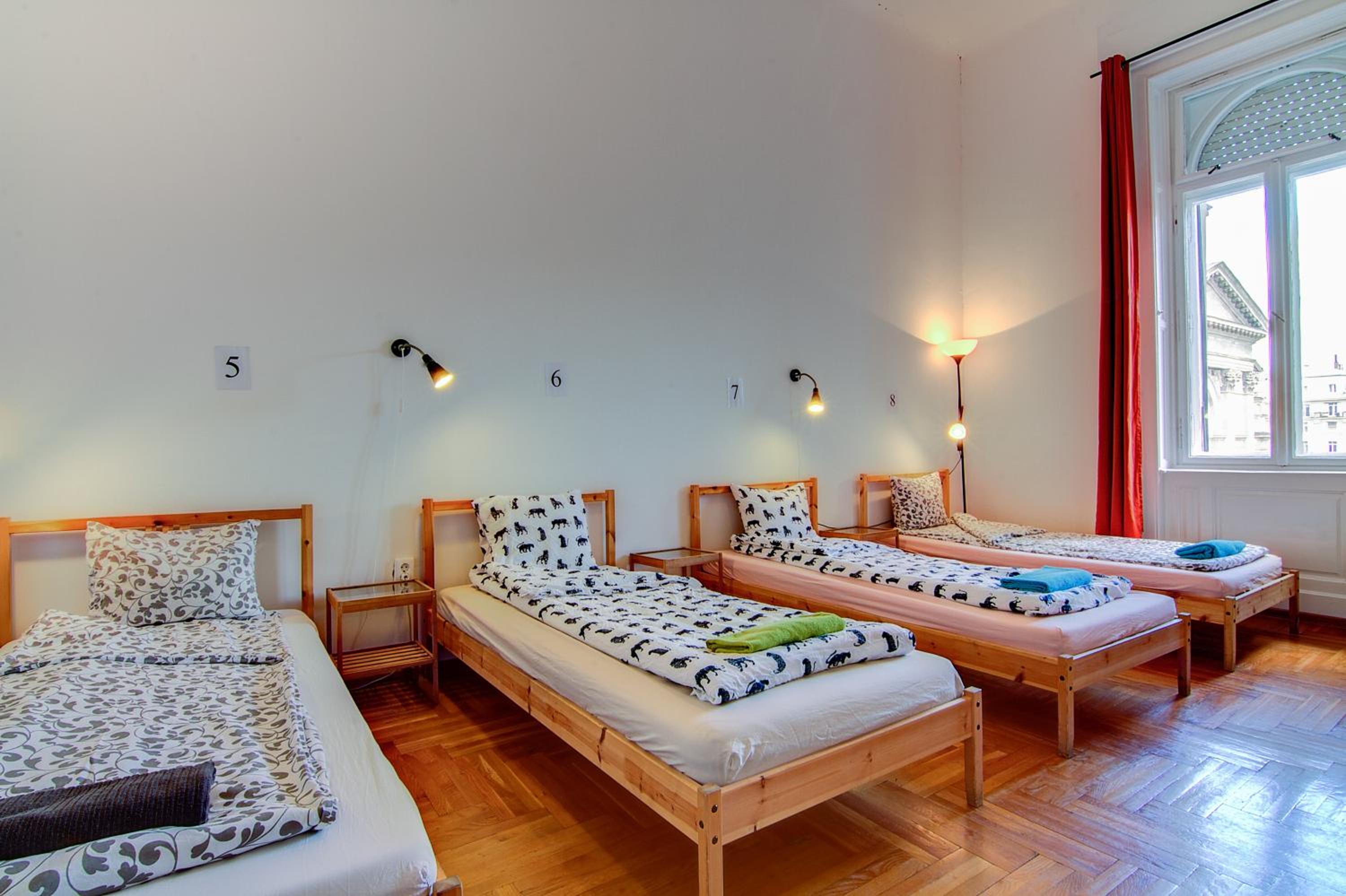 Pal's Hostel and Apartments