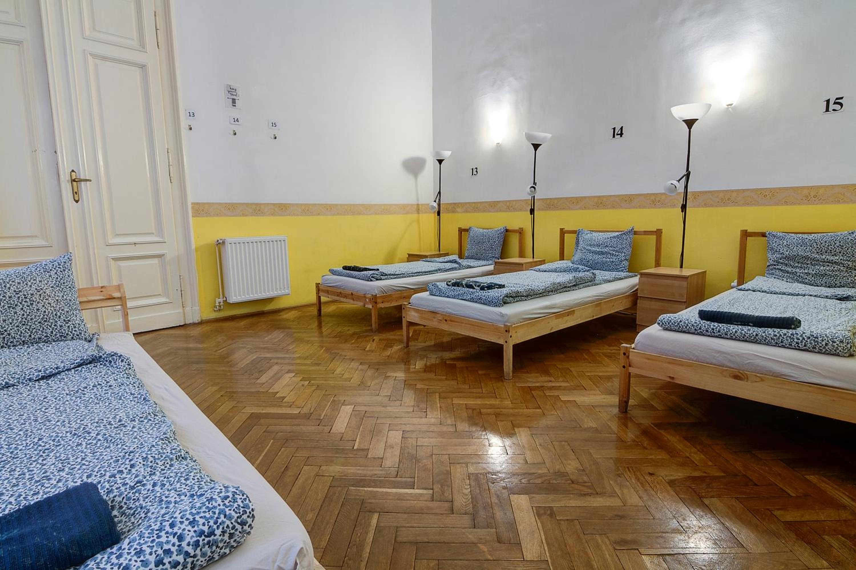 Pal's Hostel and Apartments
