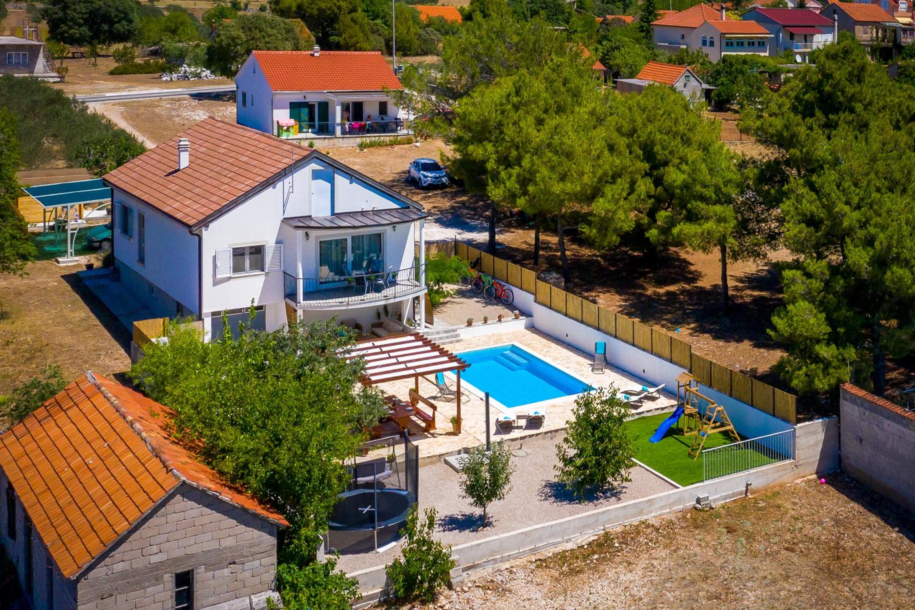 Villa R&B heated pool view 3