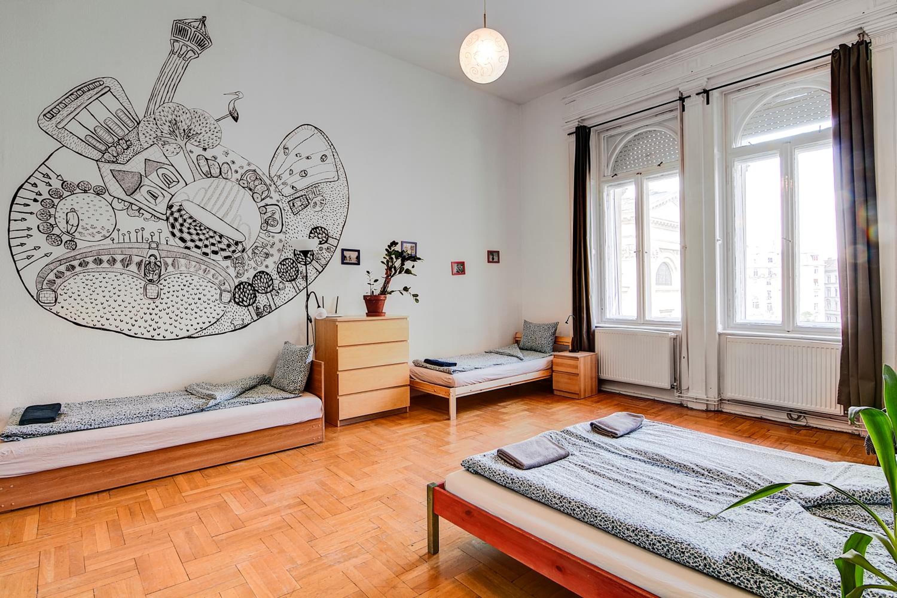 Pal's Hostel and Apartments
