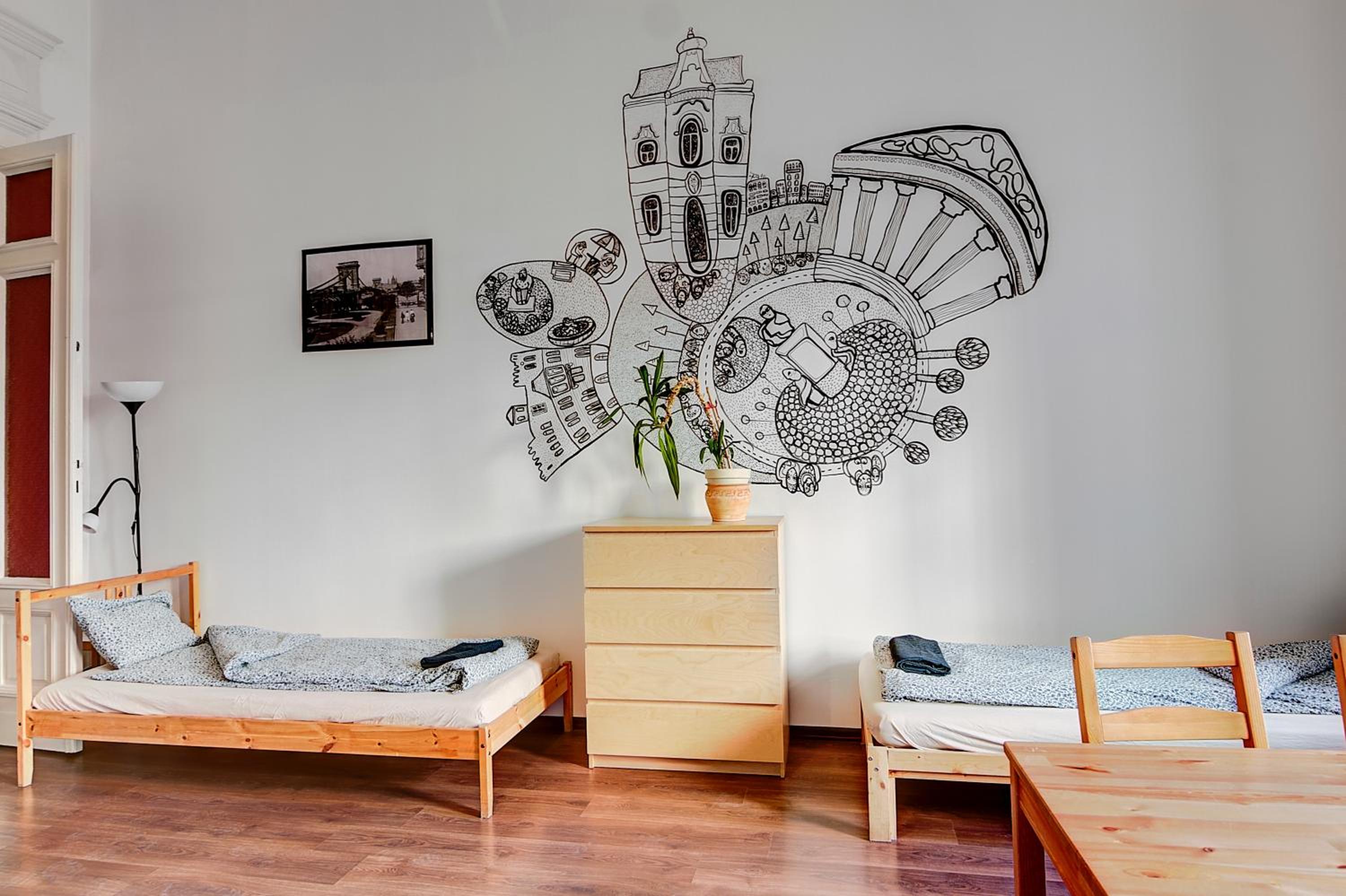 Pal's Hostel and Apartments