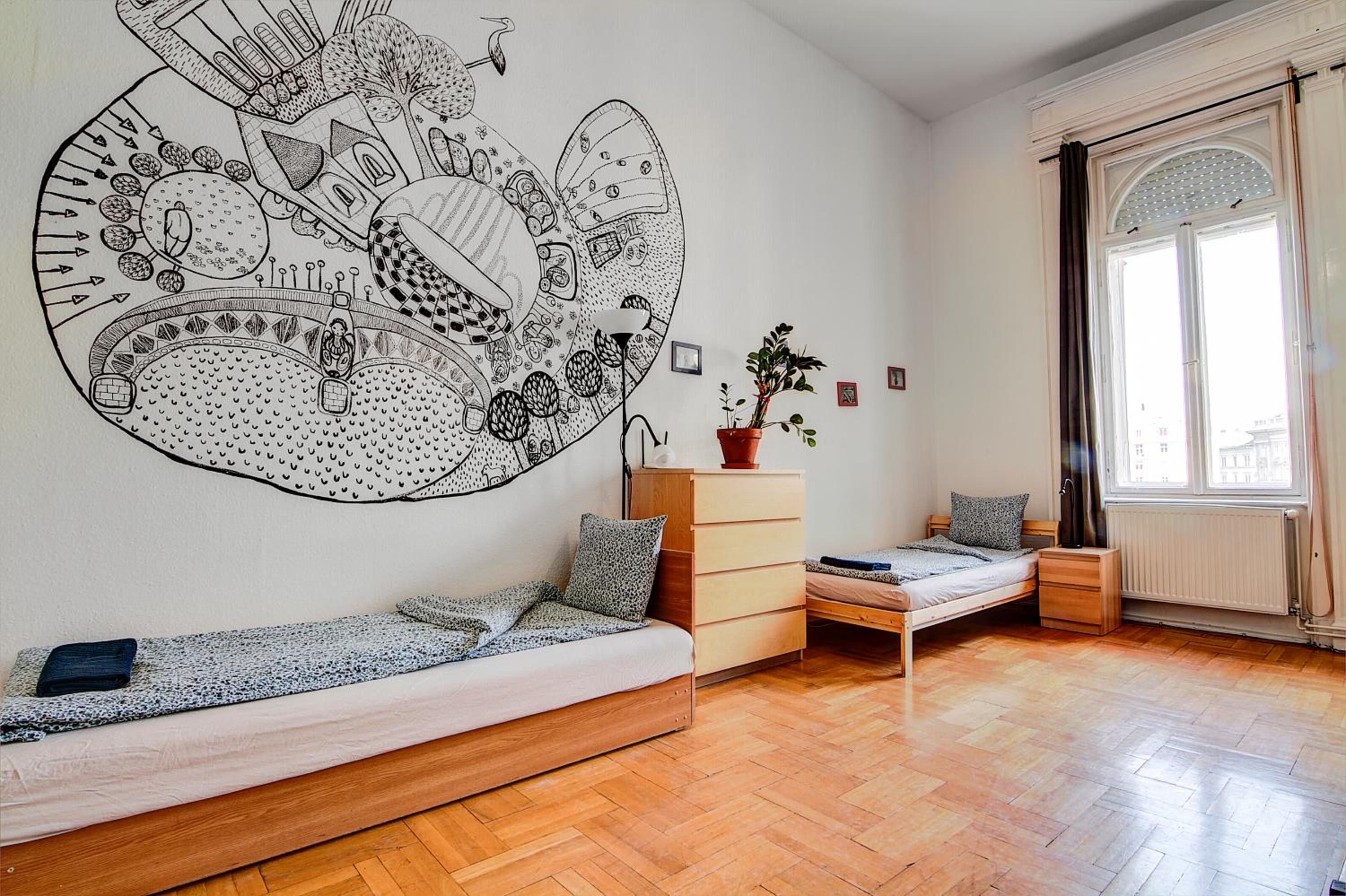Pal's Hostel and Apartments