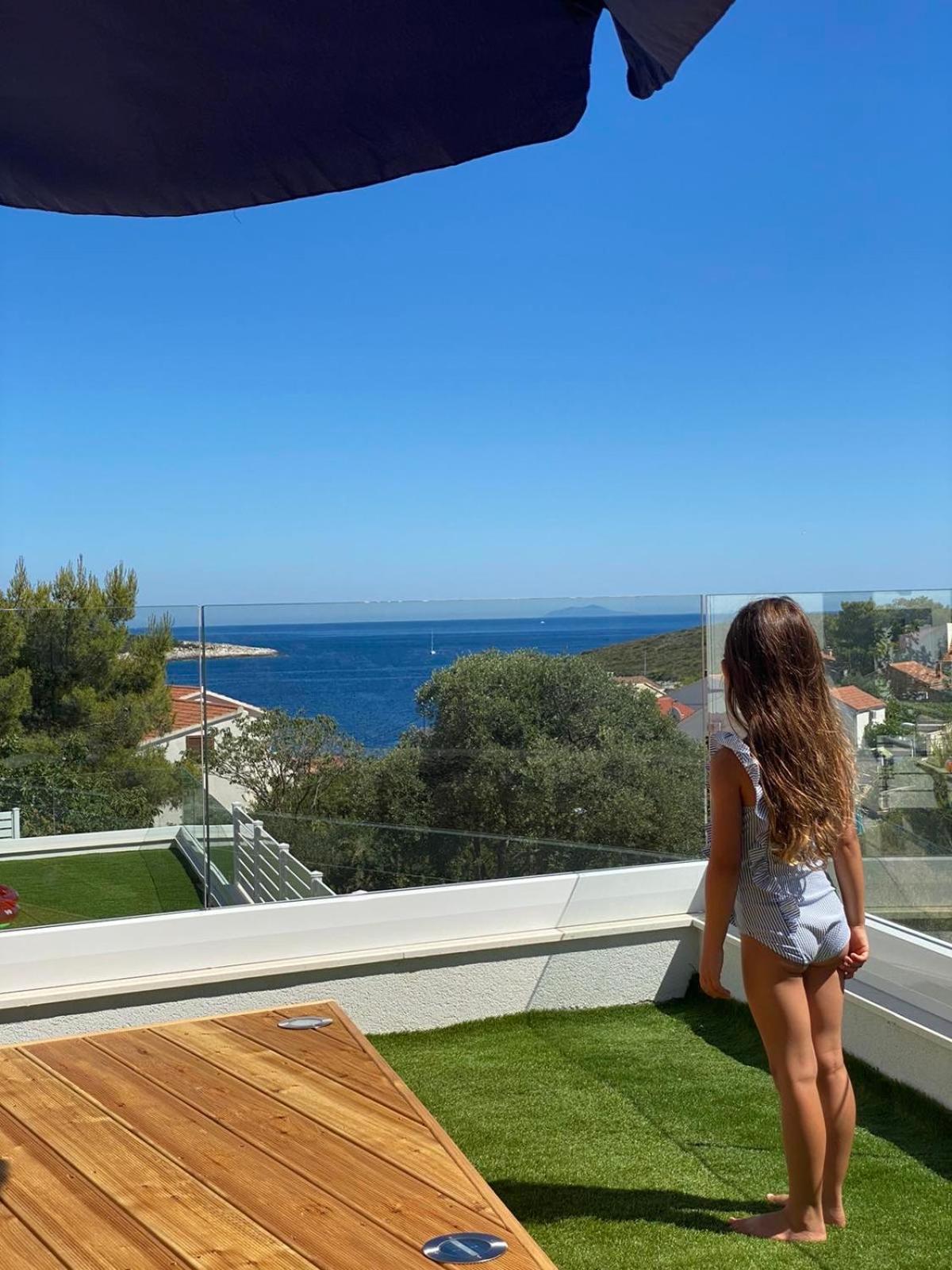 EllaVis Apartments