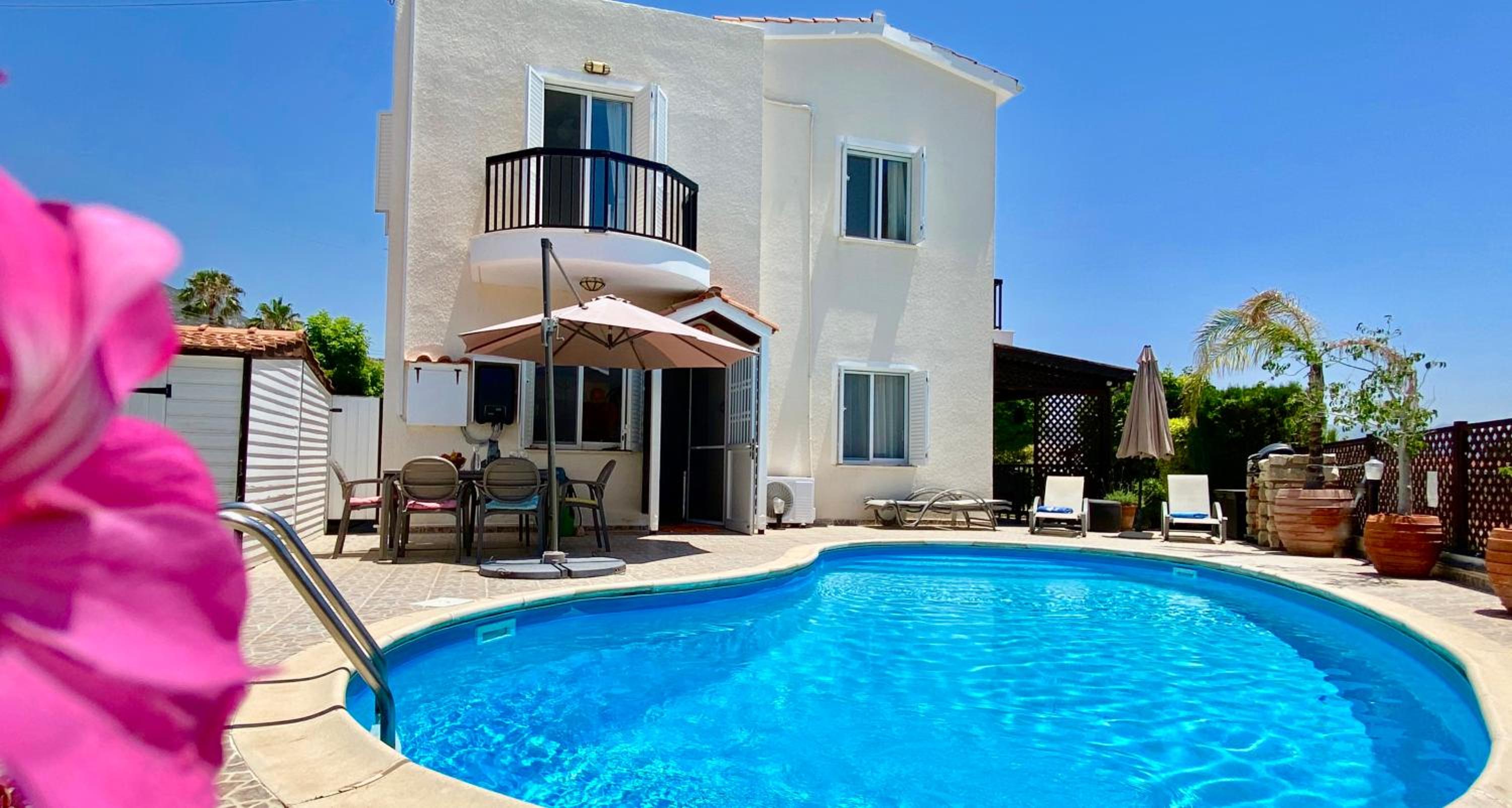 Hotel VILLA ALICIA with priv pool, beautiful garden and shady veranda- 5 min to the beach - Image 1