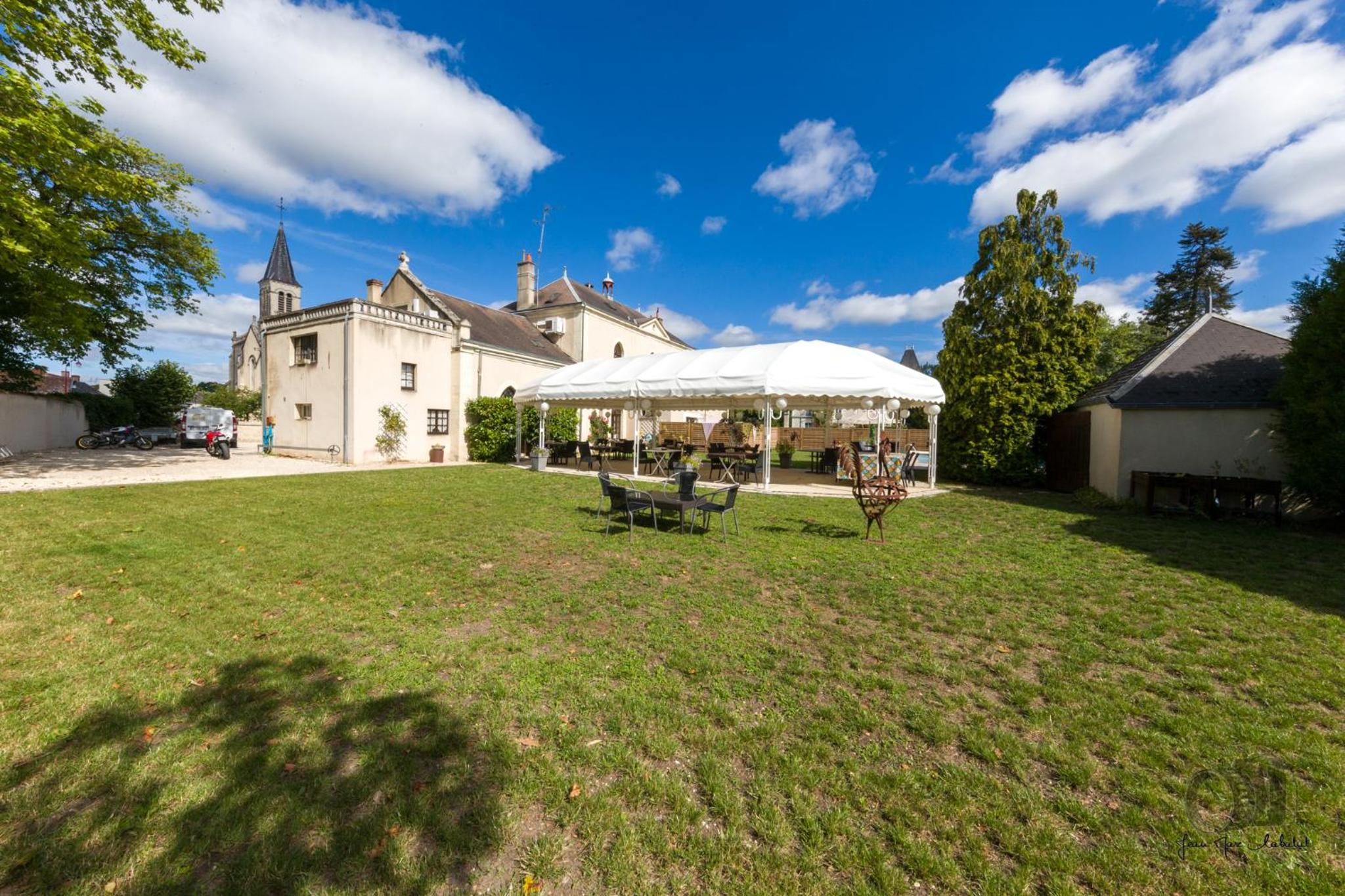 Hôtel-Restaurant Le Prieuré devient la 