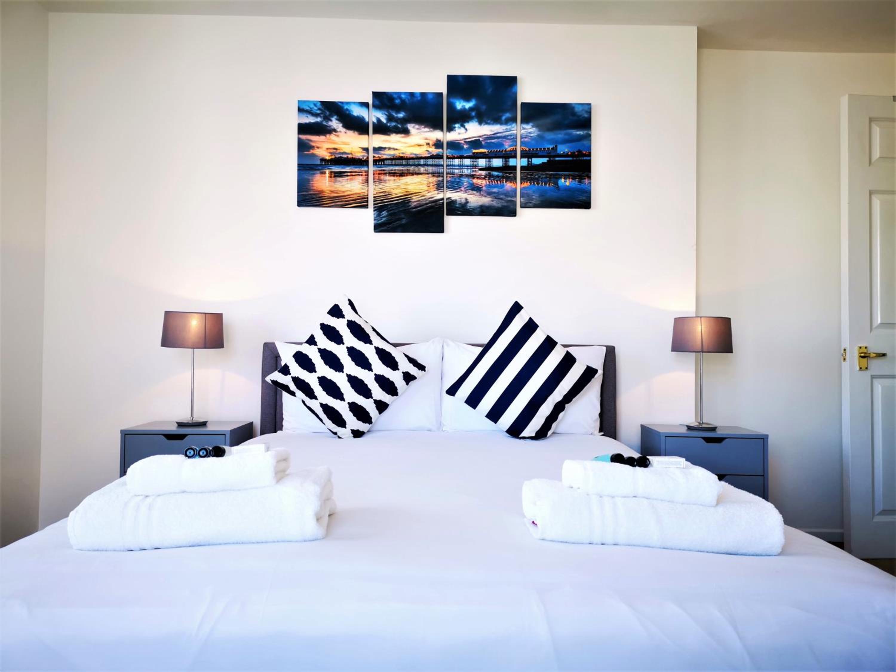 Marina living with parking, balcony, quiet and secure view 2