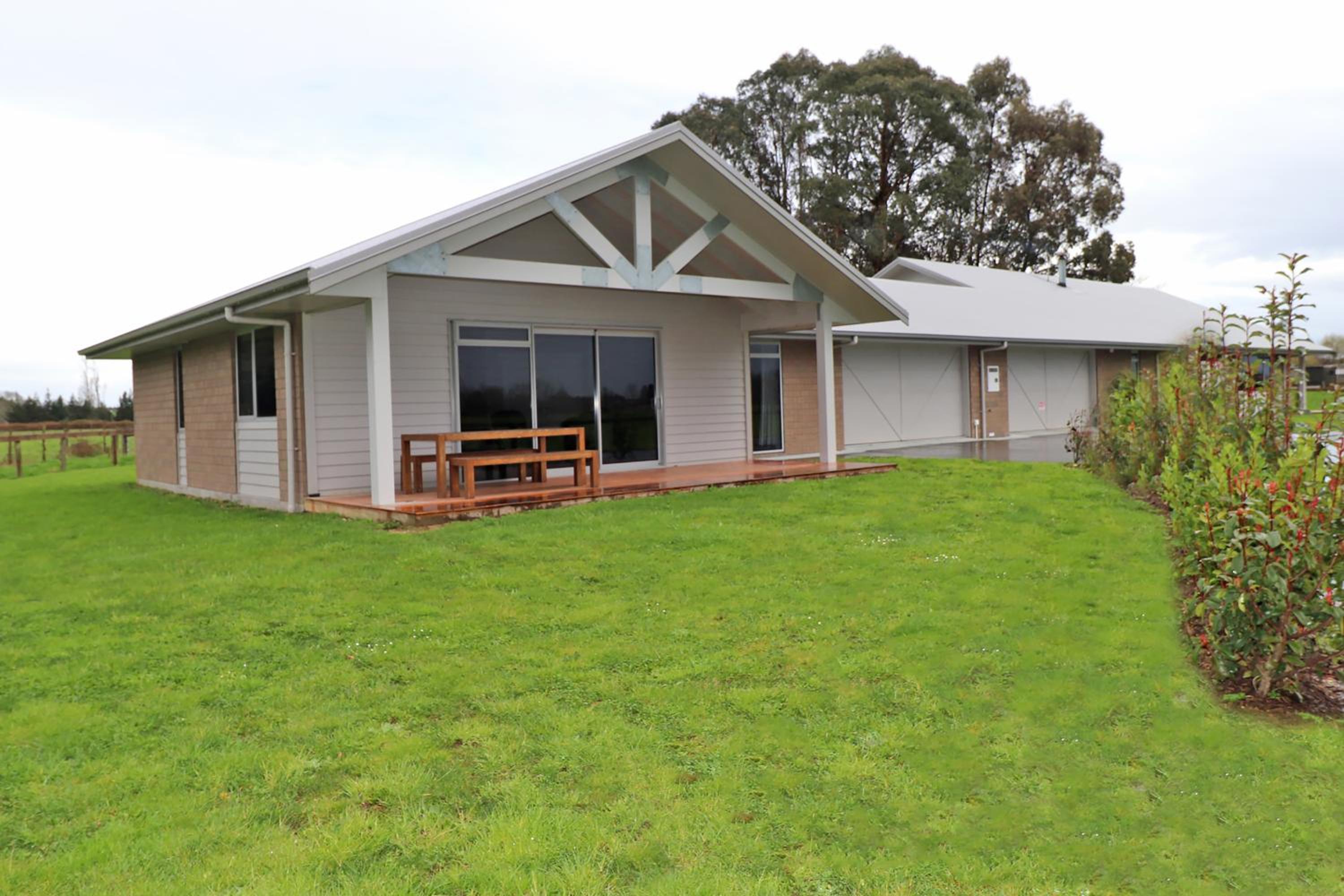 Country Living on Raynes Road