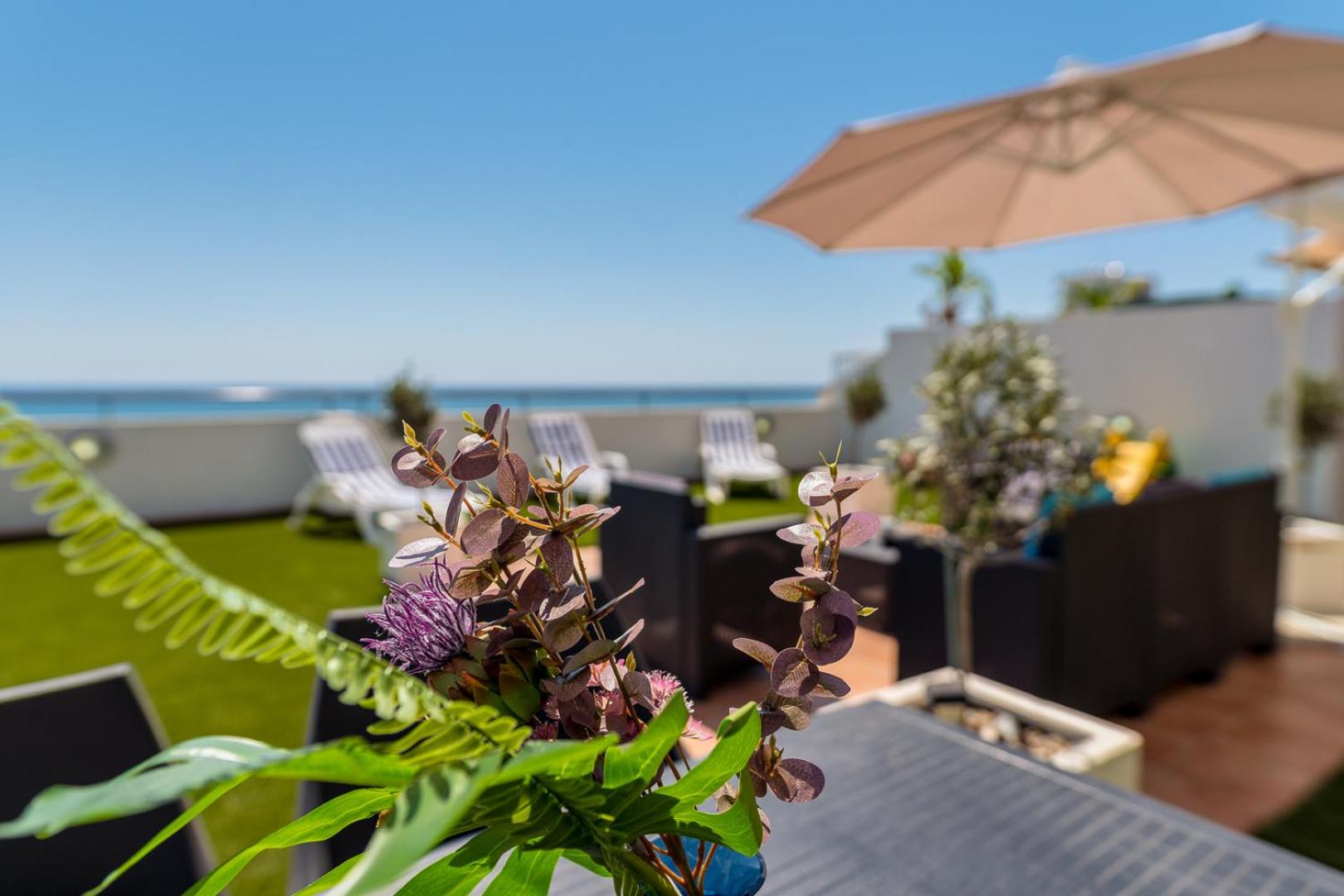 MAKENZY Seaview PENTHOUSE