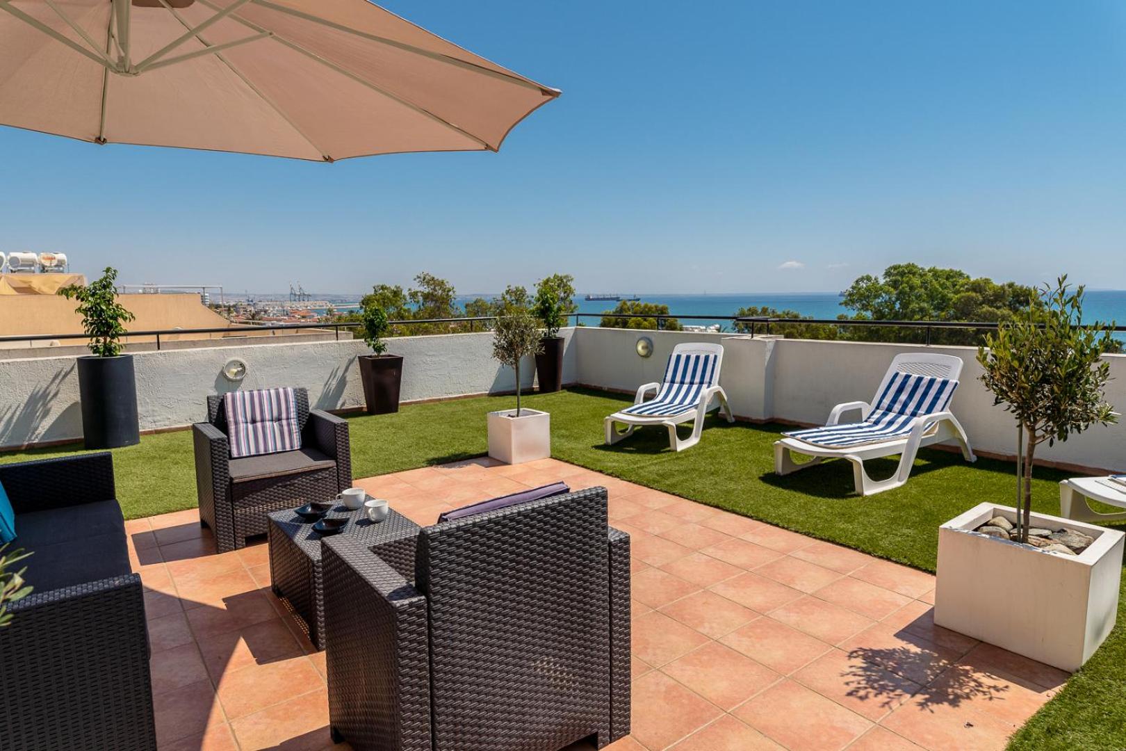 MAKENZY Seaview PENTHOUSE