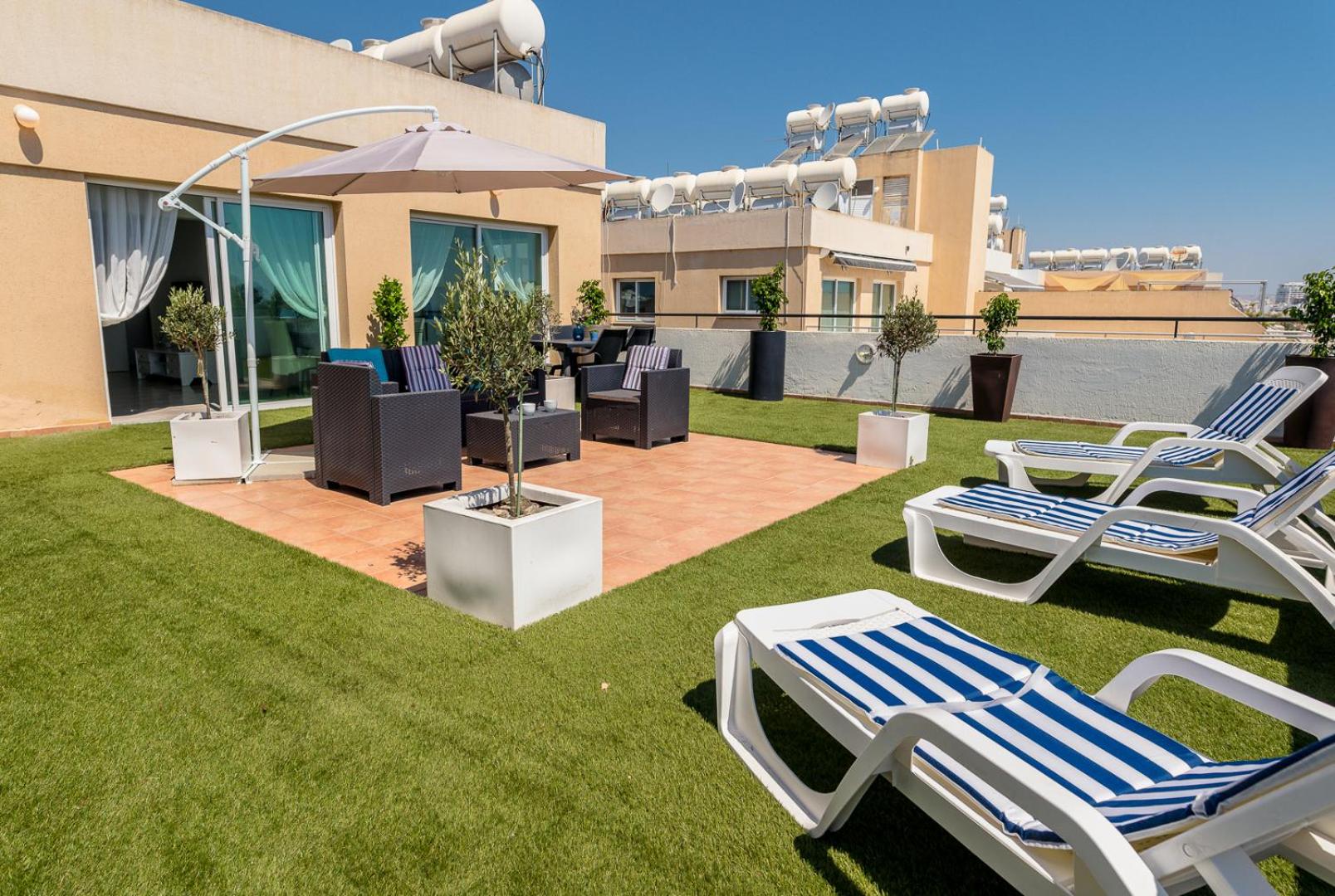 MAKENZY Seaview PENTHOUSE